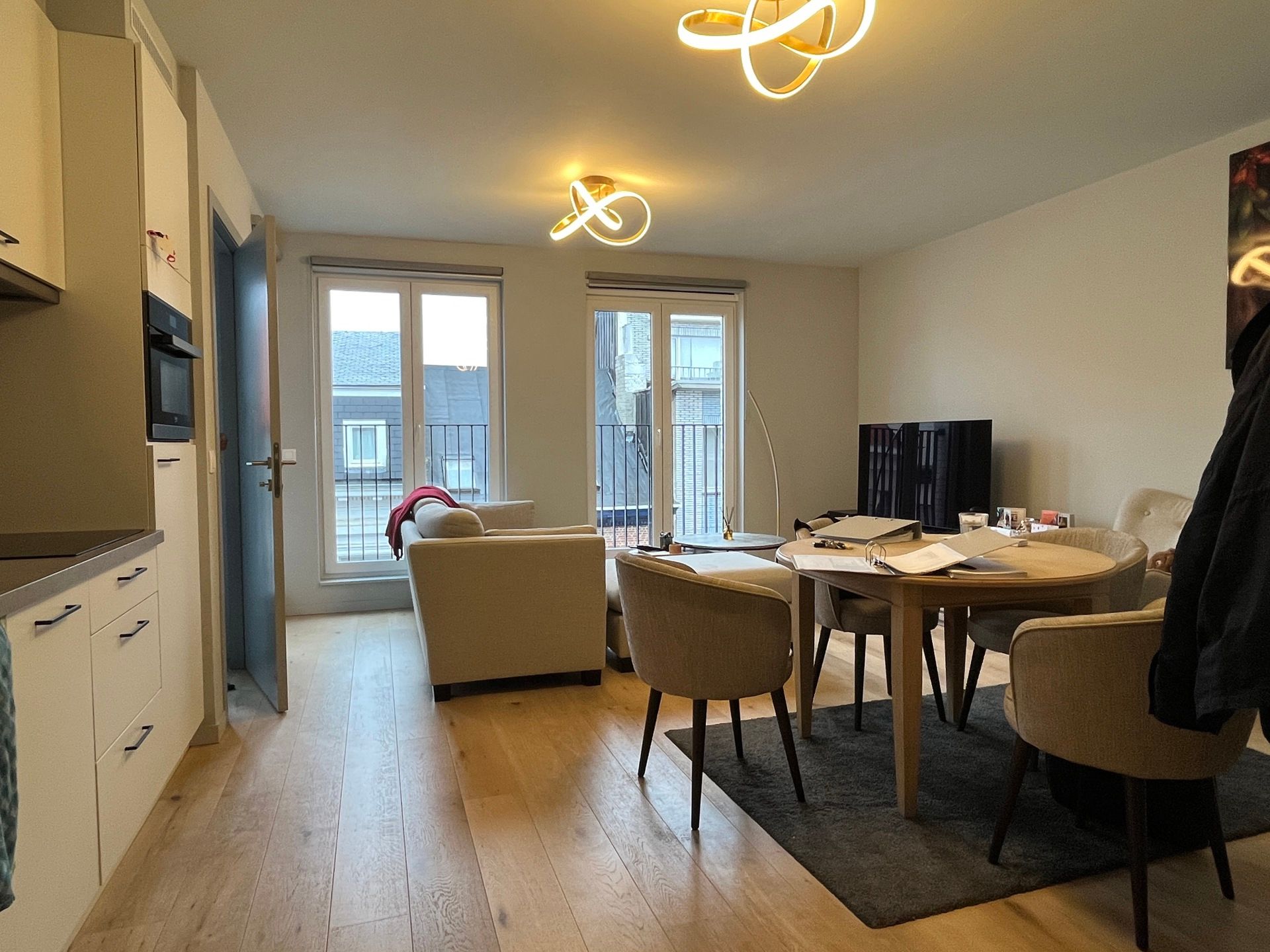 Modern en lichtrijk appartement met terras. foto 2