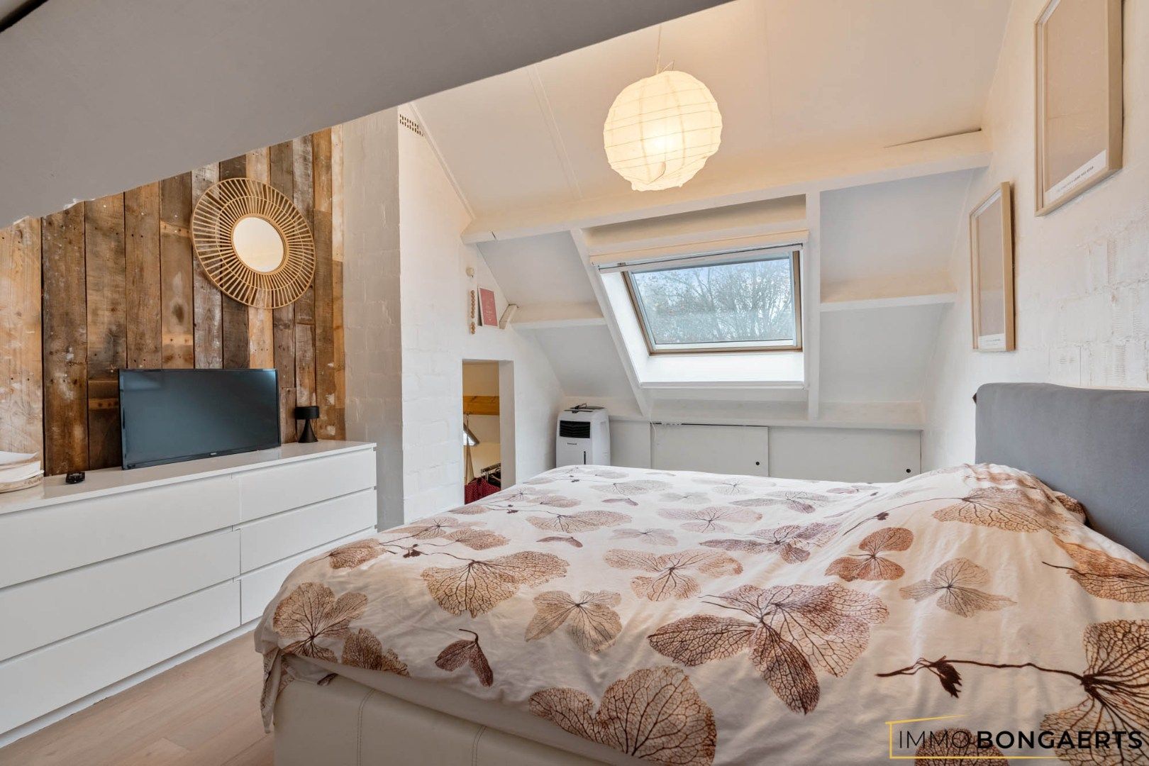 Ruime woning met 5 slaapkamers foto 21