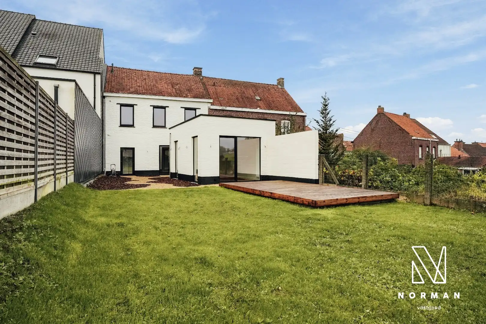 Grote woning met grote garage, 3 kamers en vele troeven! foto {{pictureIndex}}