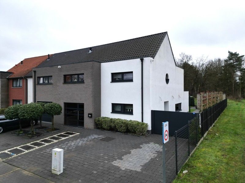 ZEER RUIME WONING MET 5 SLKPS - MAASMECHELEN foto {{pictureIndex}}