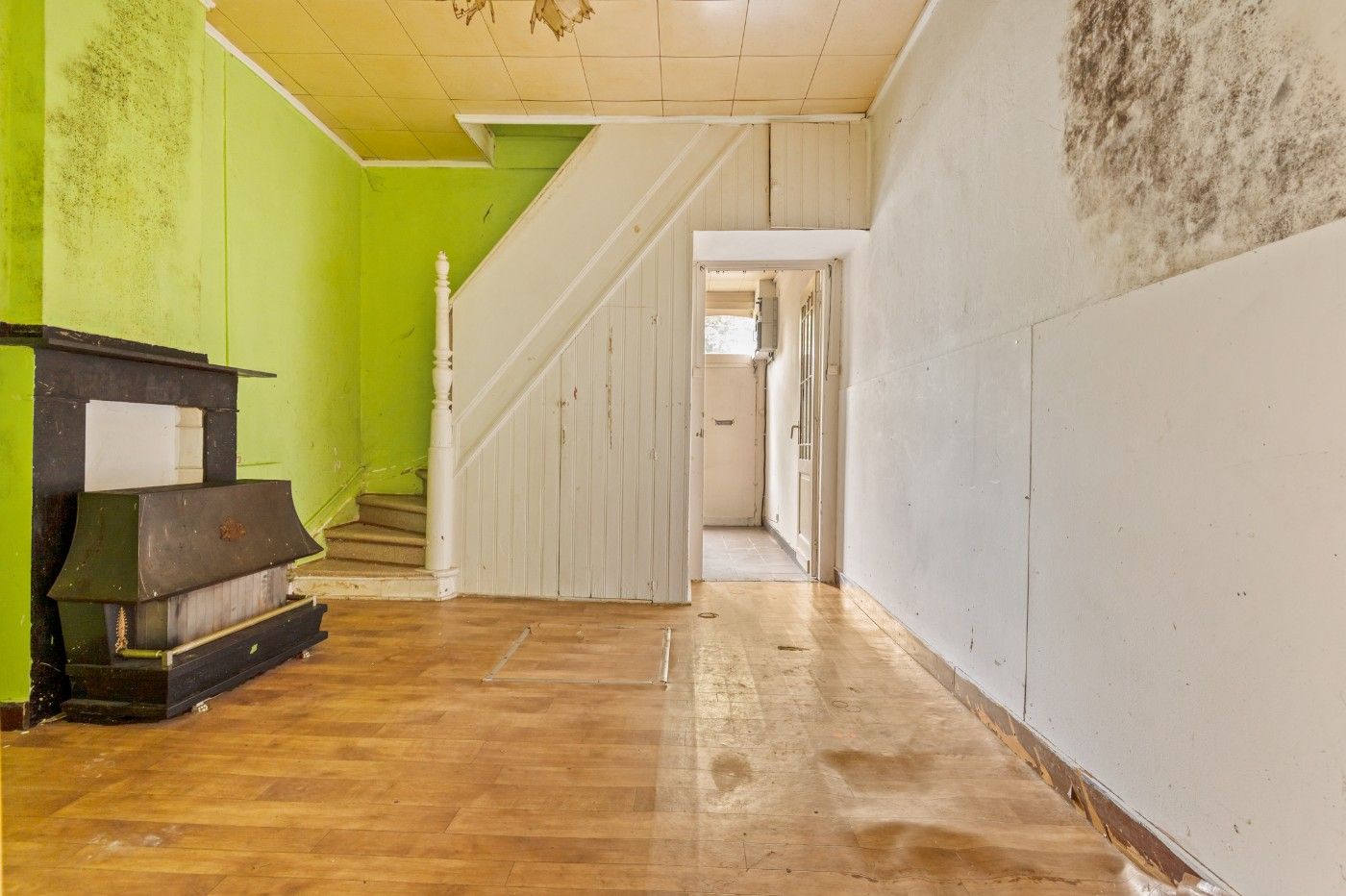 Karaktervolle, te renoveren woning met 4 slpk., garage en tuin foto 5