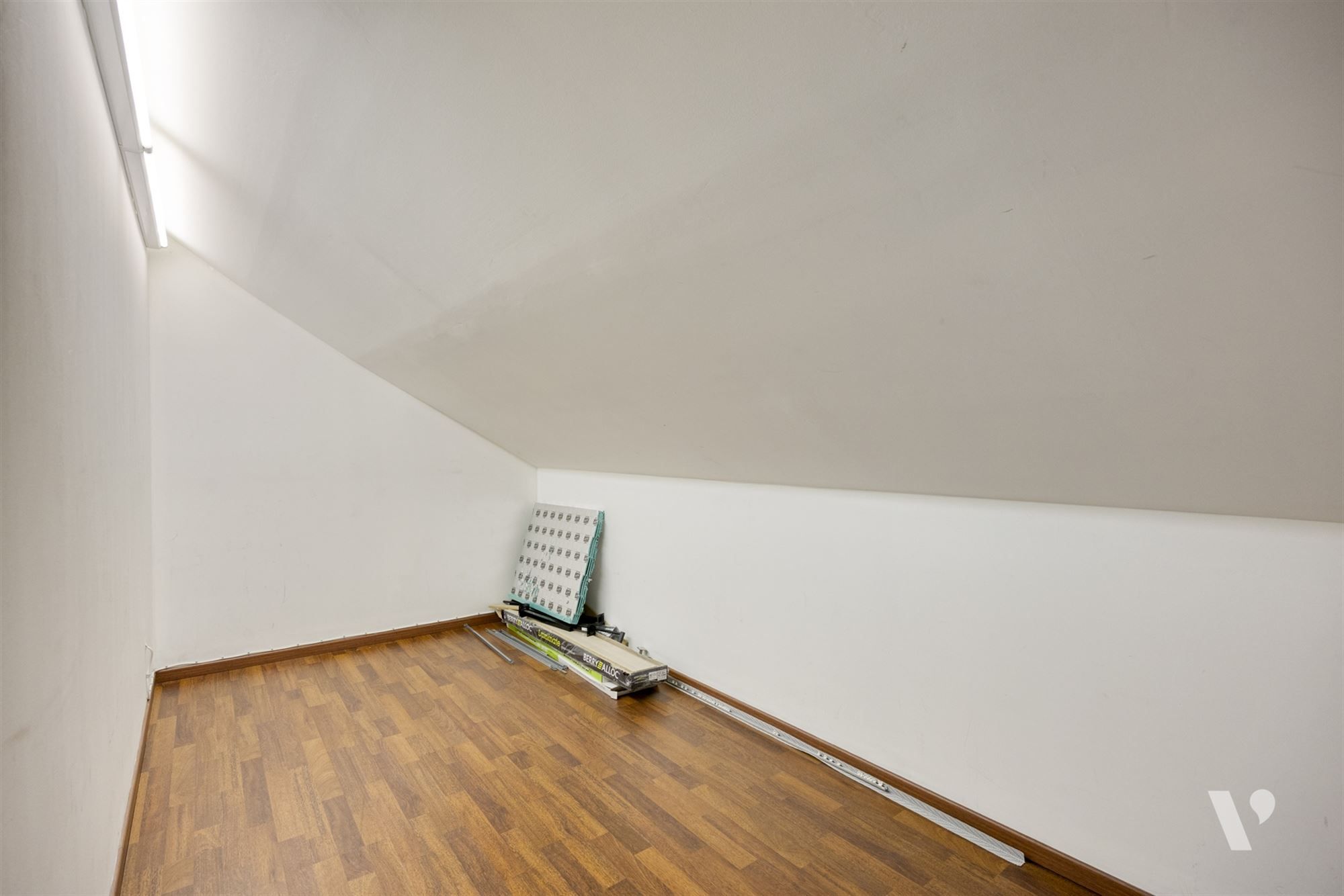 Prachtig gerenoveerde woning (279m²) met zwemvijver foto 18