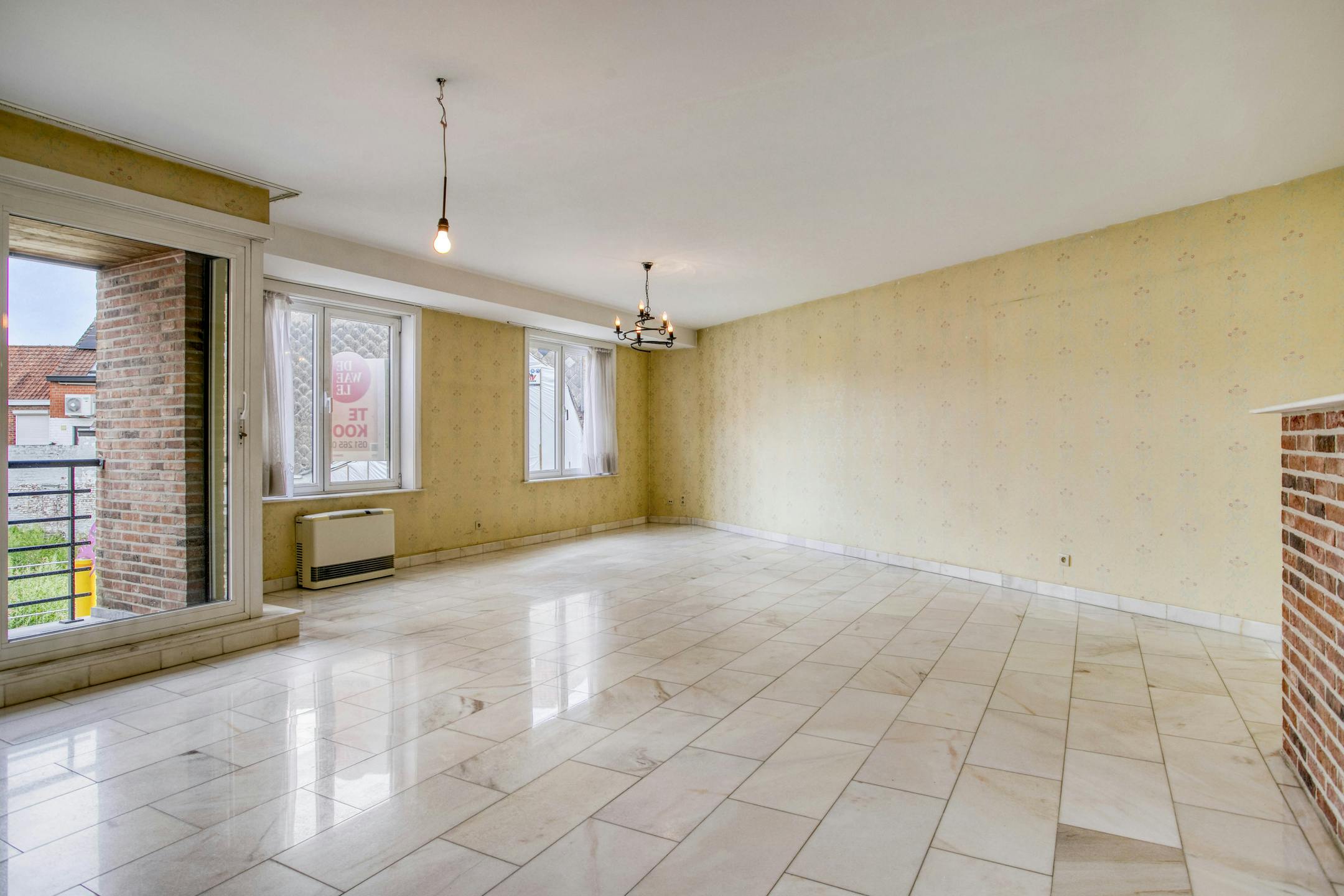 Ruim en lichtrijk appartement te koop in hartje Rumbeke foto 3