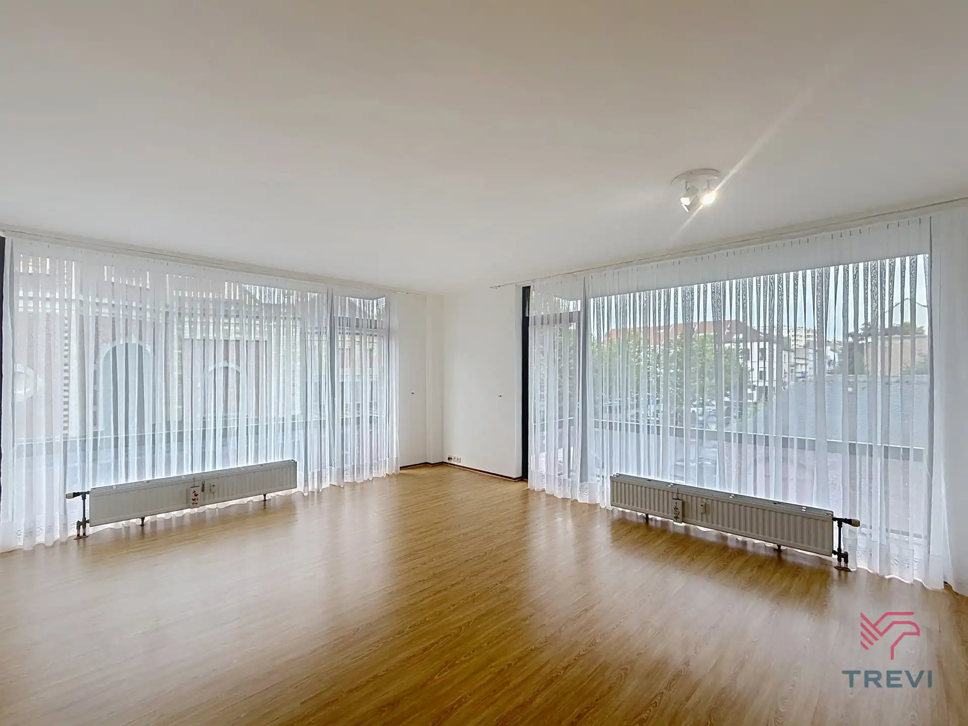  Appartement met 2 slaapkamers en parkeerplaats foto {{pictureIndex}}
