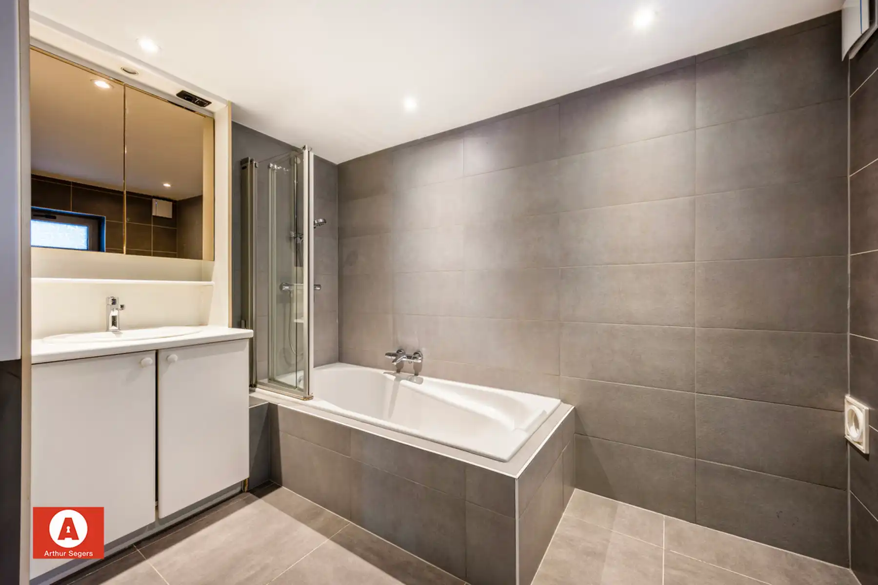 Instapklare gezinswoning pal bij centrum Buggenhout. foto 14