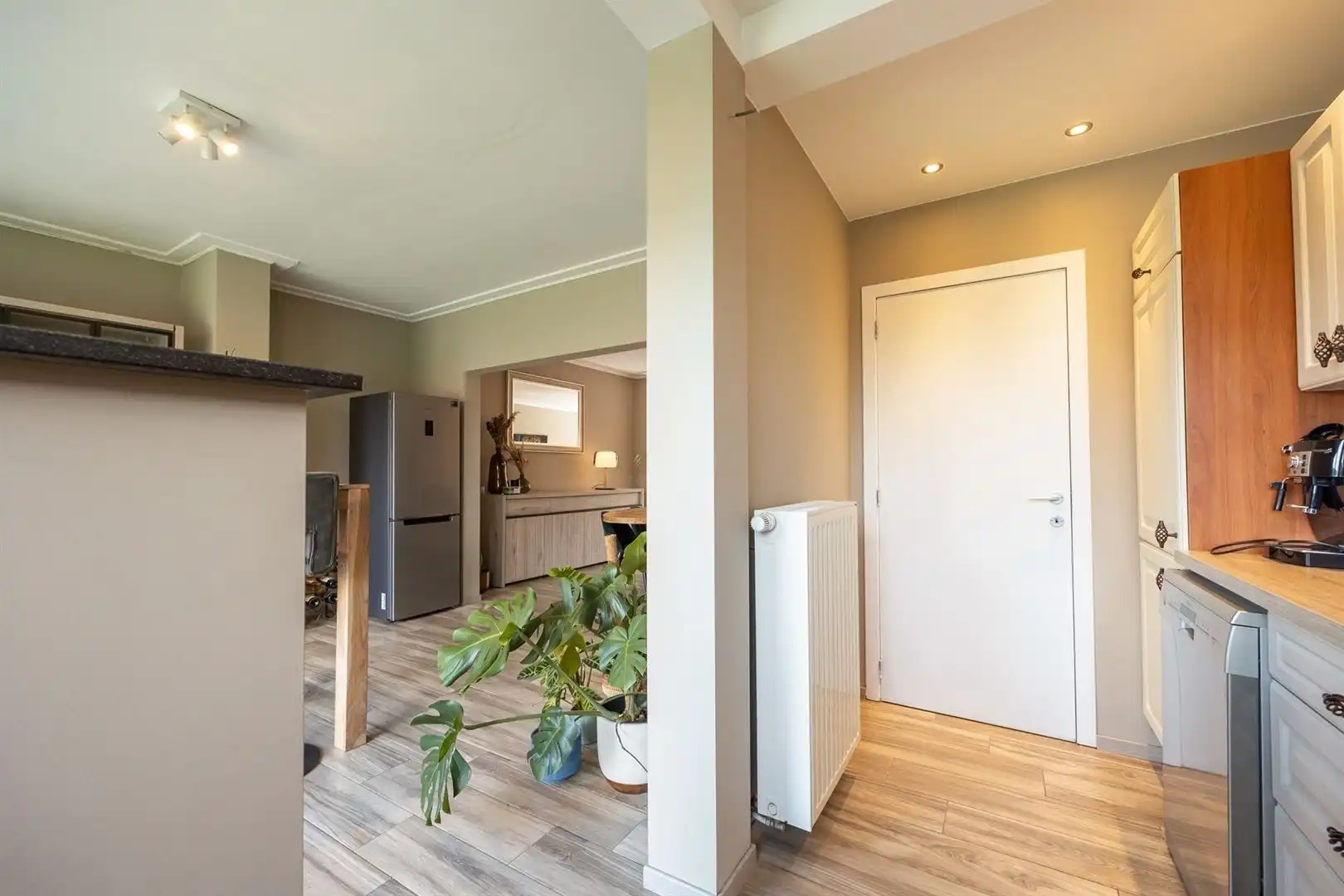 Woning met doorrit en ruime opslag – multifunctioneel eigendom foto 10