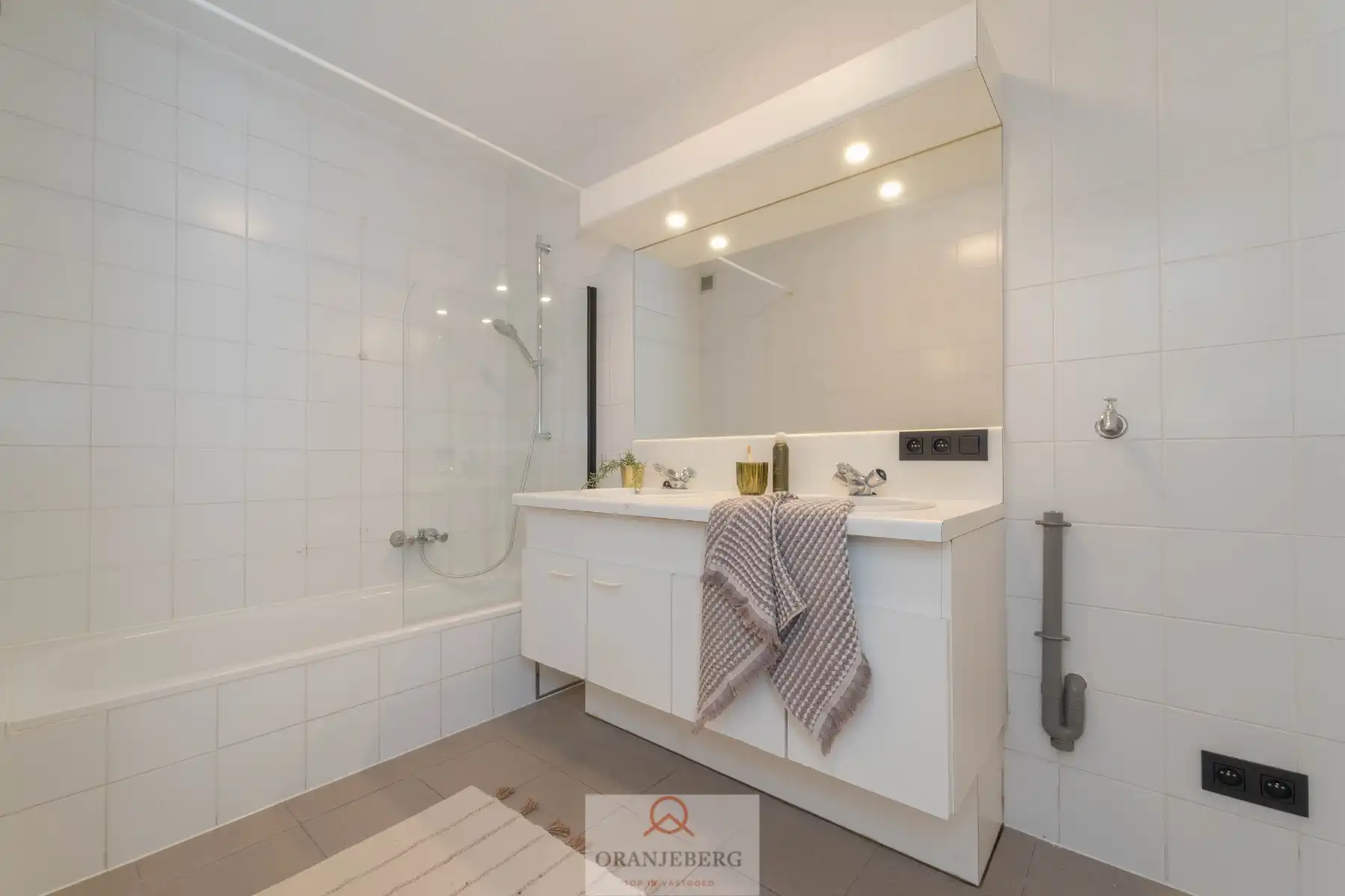 Lichtrijk gelijkvloers 2-slpk appartement met terras! foto 15