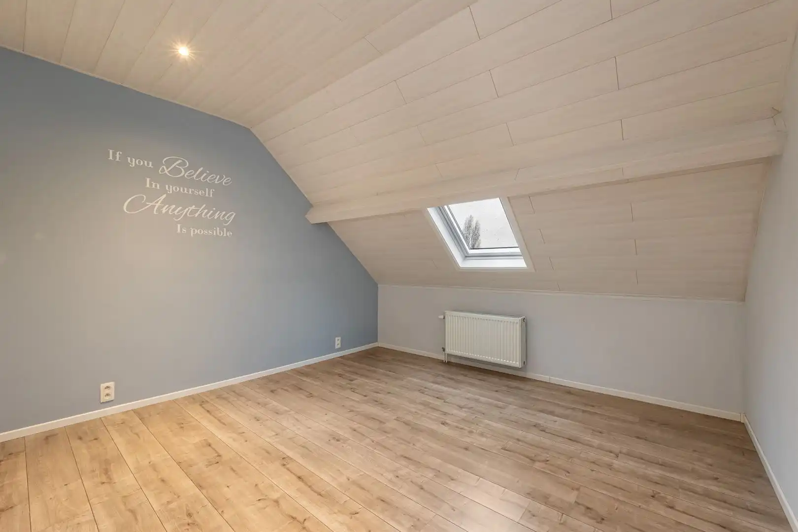 Centraal gelegen woonst met terras en garage. foto 13