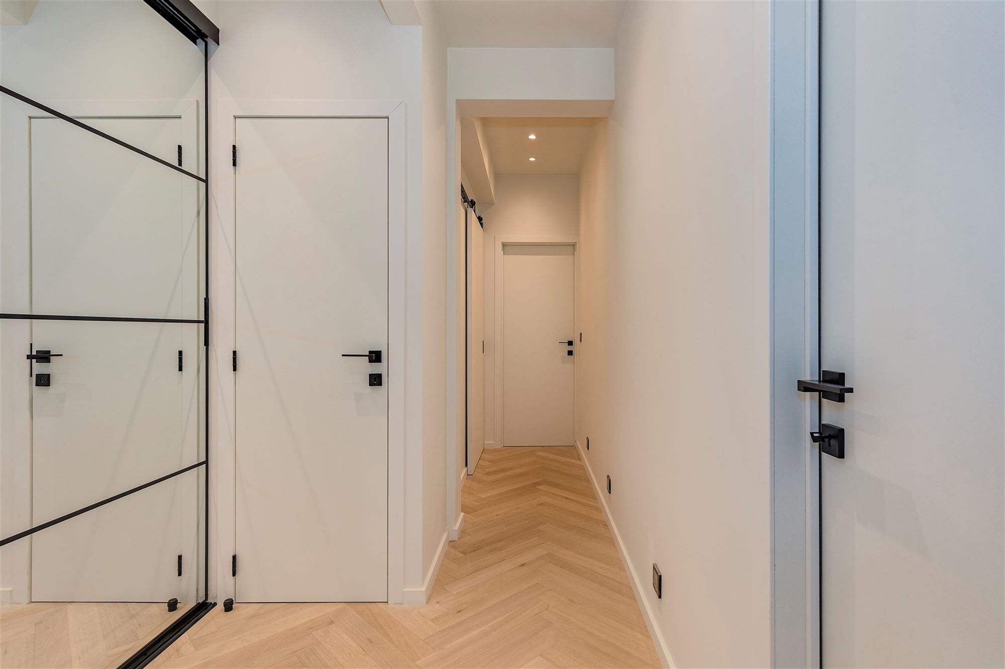 Super-de-luxe gerenoveerd appartement te Mortsel - 2 slk + zuidterras foto 9