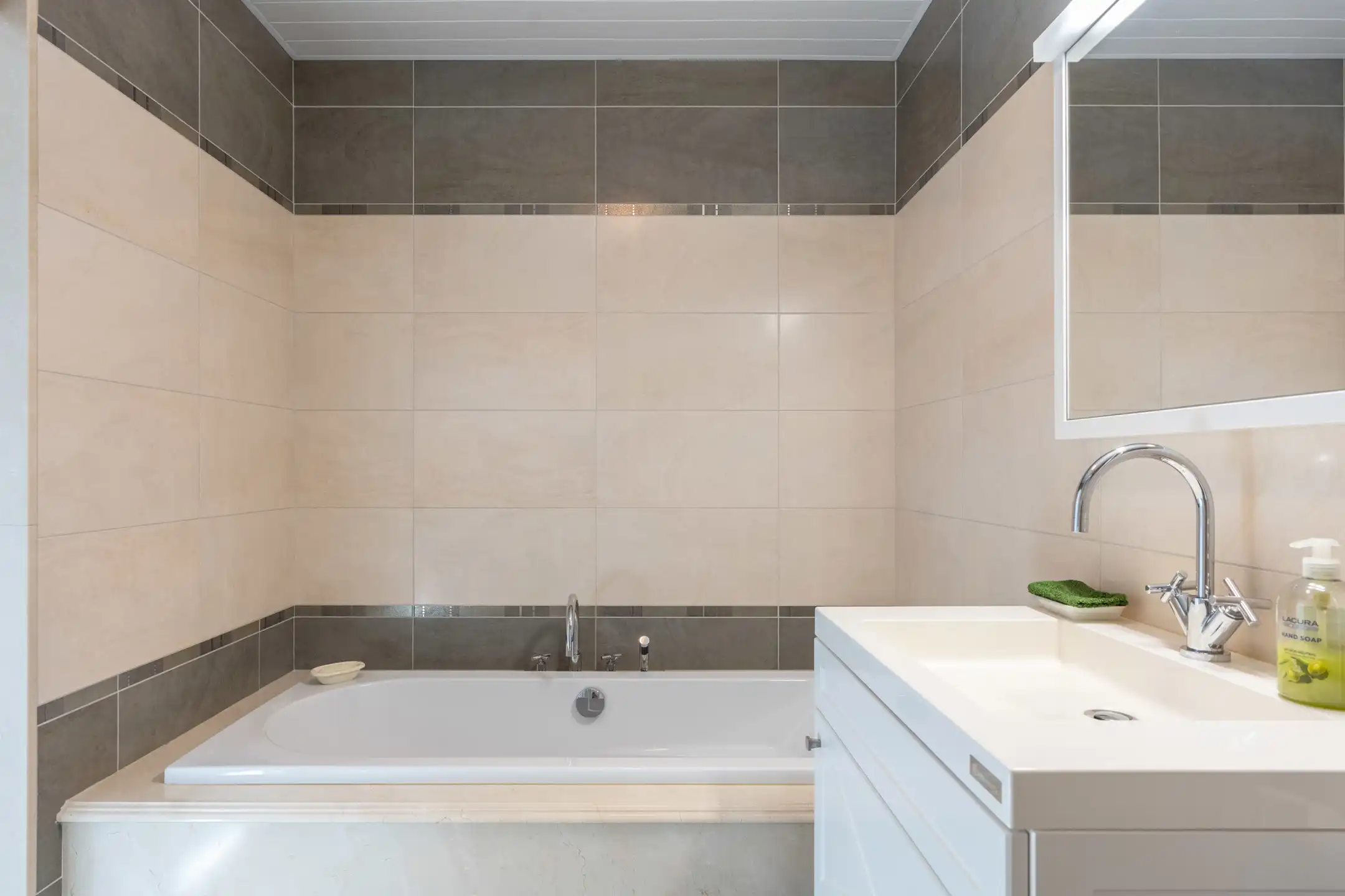 Gunstig gelegen instapklare woning met 2-3 slpks en garage foto 15