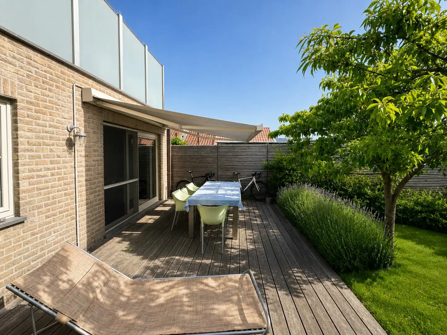 Stijlvol gelijkvloers appartement met private tuin nabij zee in De Haan. foto 13