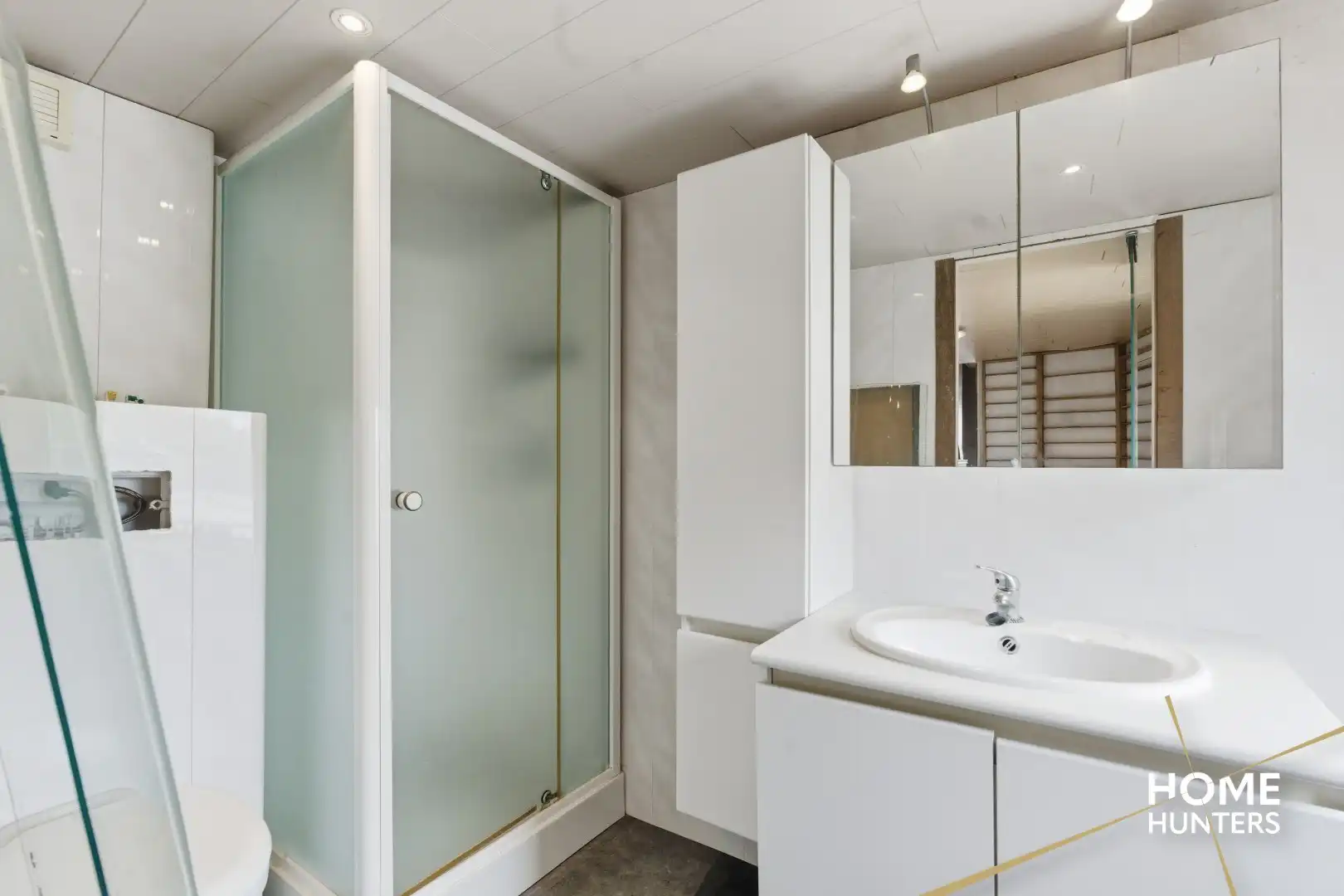 Halfopen te renoveren woning met 4 slaapkamers, ruime tuin en garage op gunstige locatie te Ieper foto 21