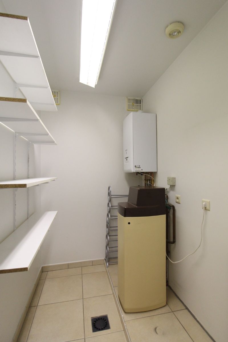 Instapklaar appartement met ruim terras te huur in centrum Roeselare foto 10