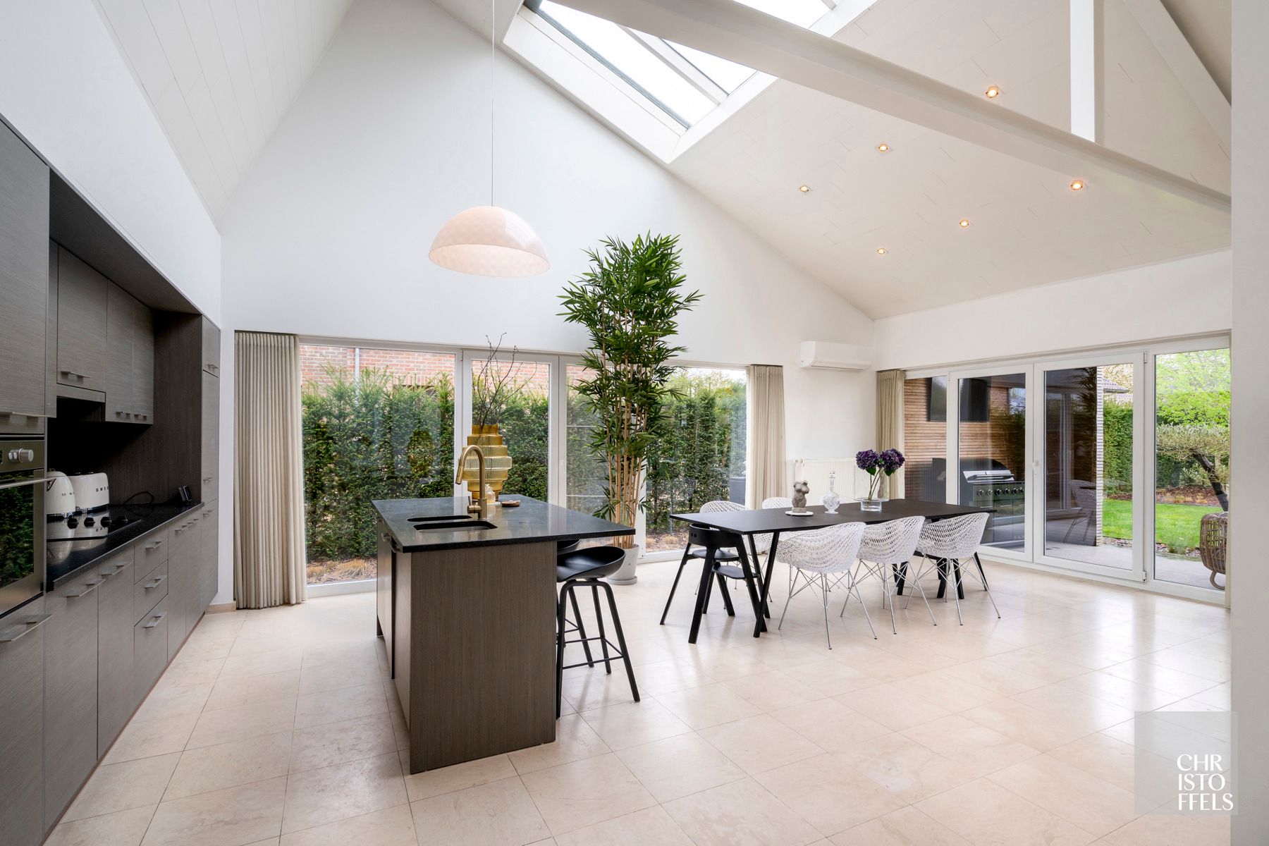 Gelijkvloerse woning met hoge plafonds in Dilsen-Stokkem! foto {{pictureIndex}}