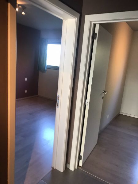 Rustig en zon georiënteerd, instapklaar 2 slk appartement met terras, private garage en dichtbij het Station van Denderleeuw en winkels foto 22