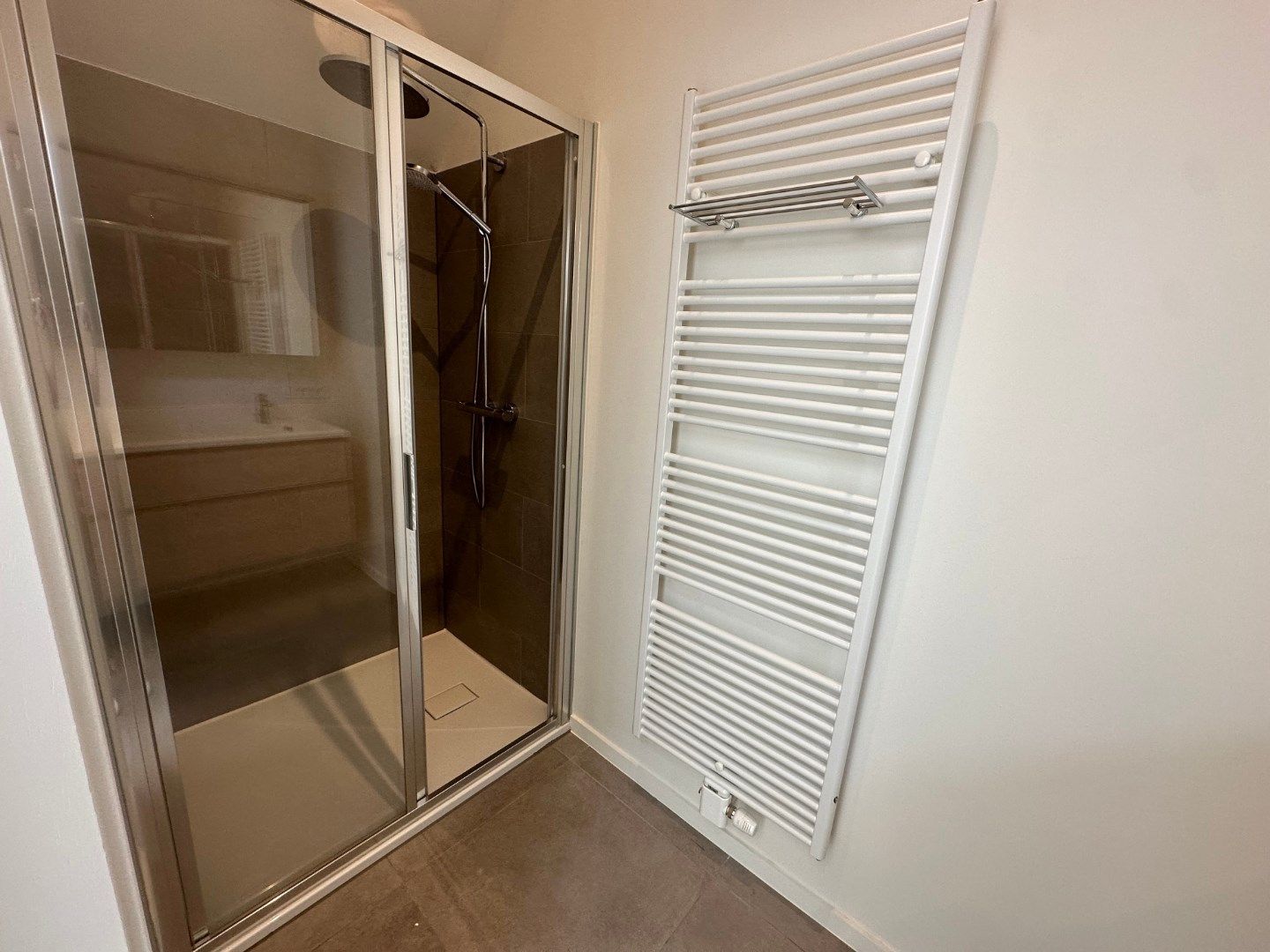 Te huur op jaarbasis – modern appartement in Sint-Idesbald foto 12