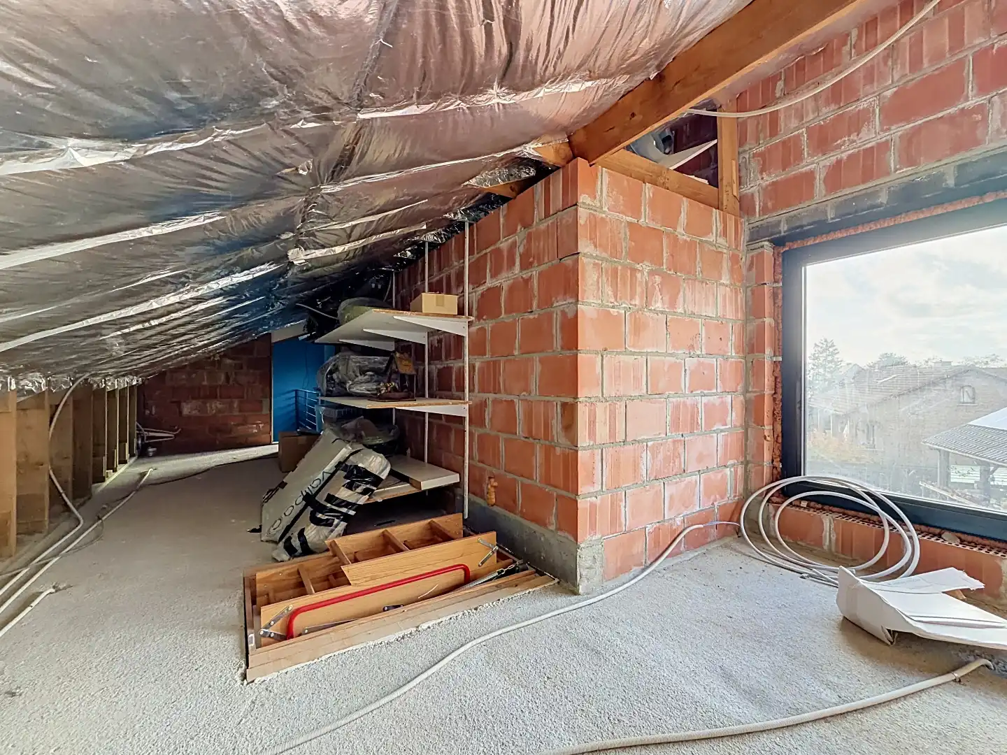 Lichtrijke woning met zwembad op rustige locatie! foto 31