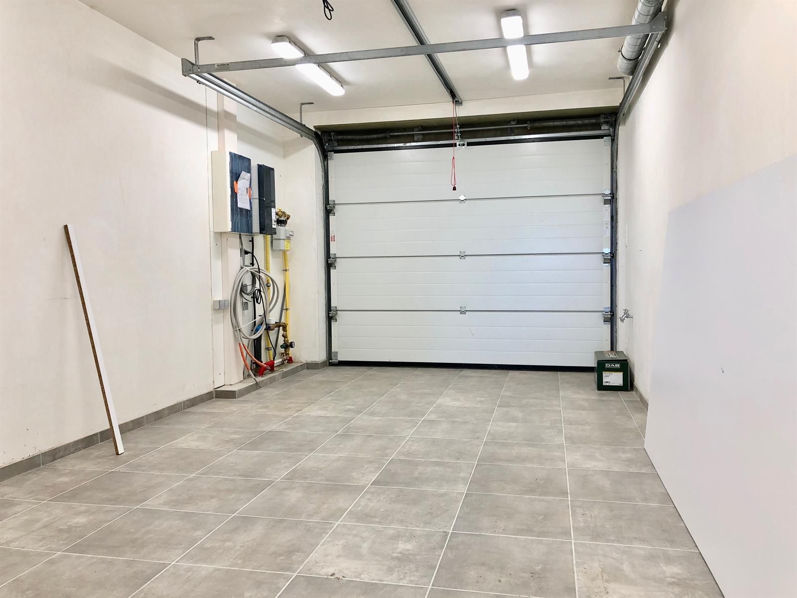 Prachtige nieuwbouwwoning met oprit, garage en tuin foto 17
