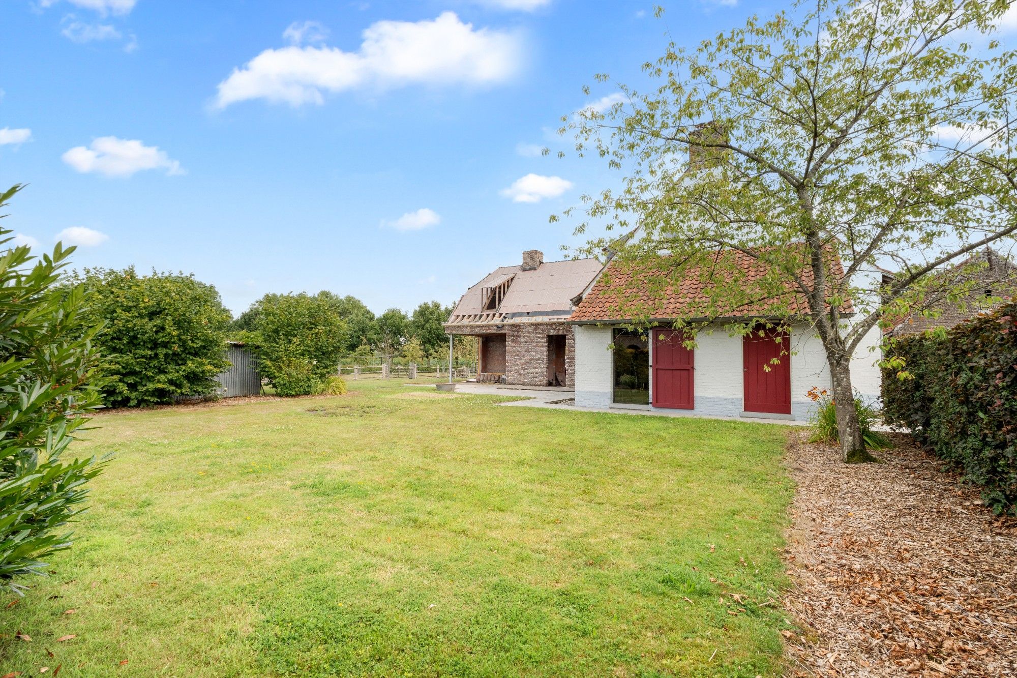 Charmante hoeve met paardenstallingen en schuur op 11.908 m² vlakbij het Drongengoed foto 7