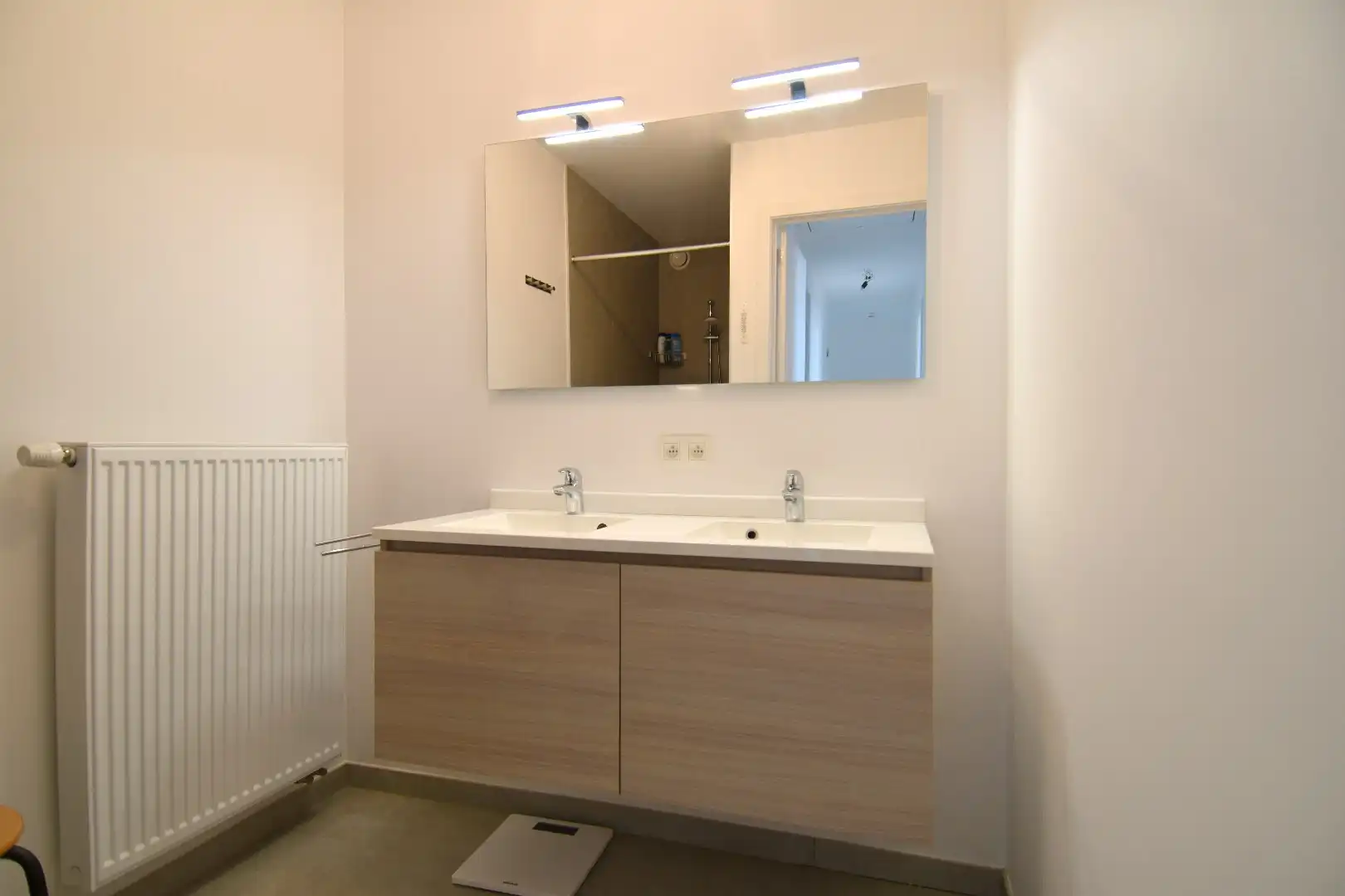 Recent appartement met 2 slaapkamers, ruim zonnig terras én zolder te koop in Sint-Eloois-Winkel foto 10