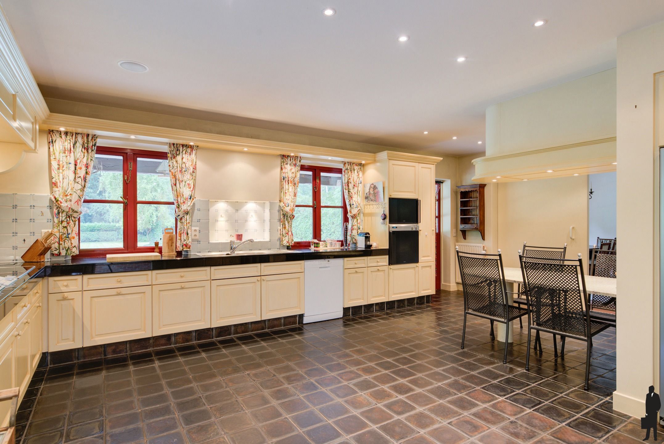 Op absolute toplocatie gelegen villa! foto 9