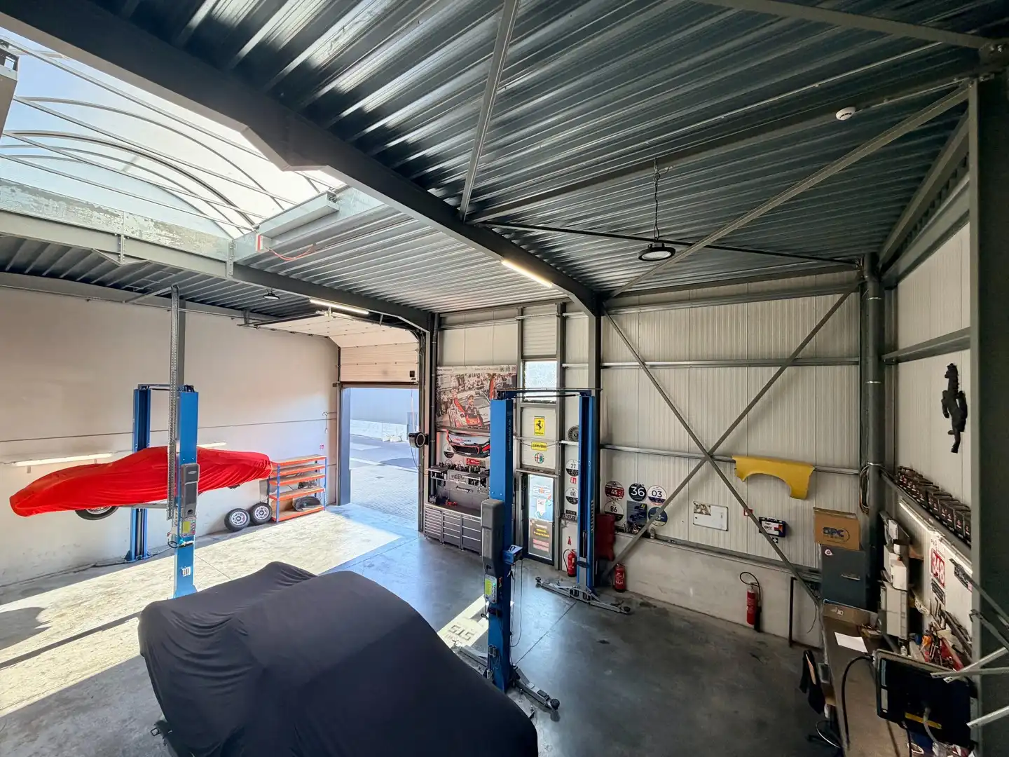 Ruime loods met parkeerplaats te Wielsbeke! foto 9