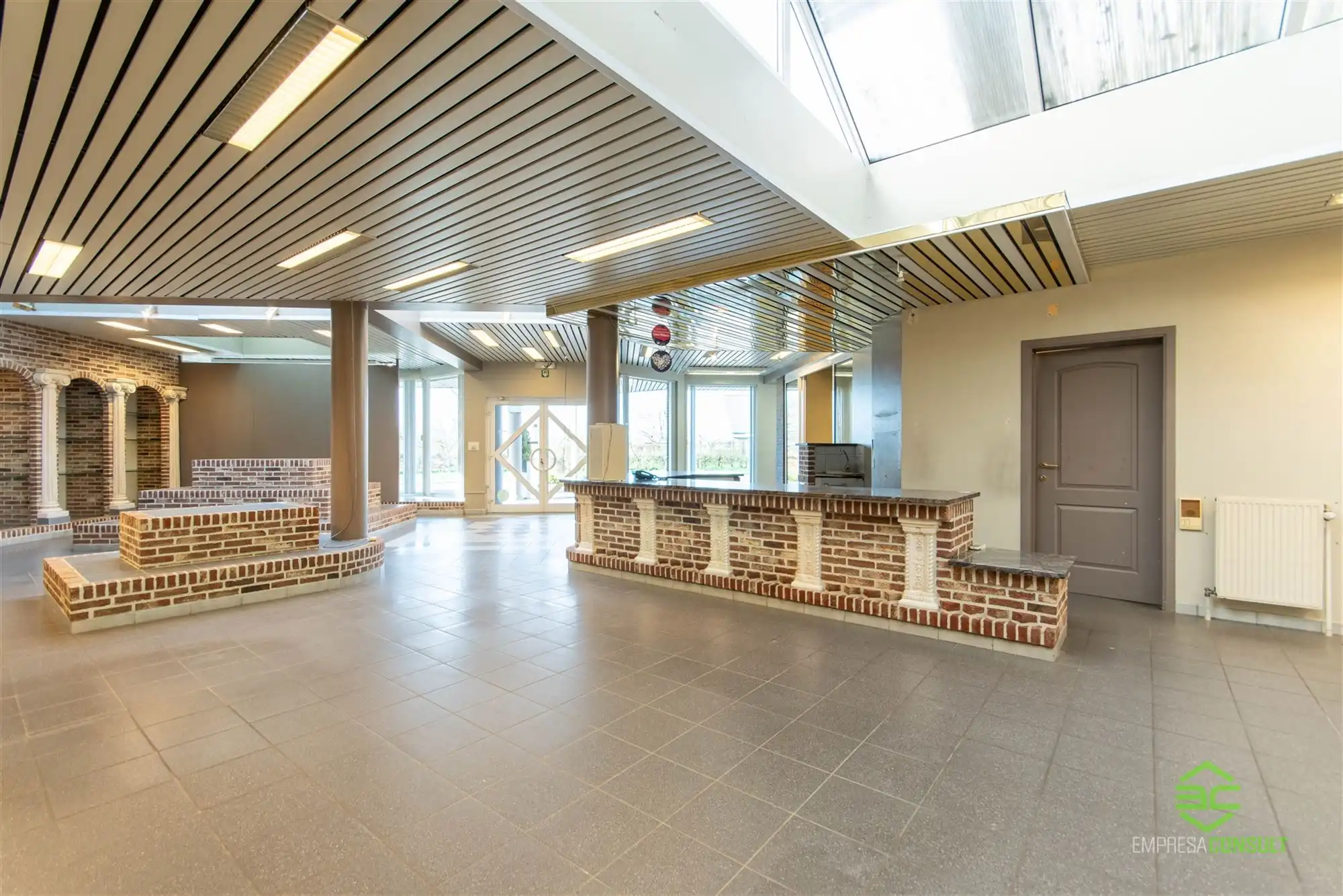 Grote handelsruimte op een strategische topligging! foto 7