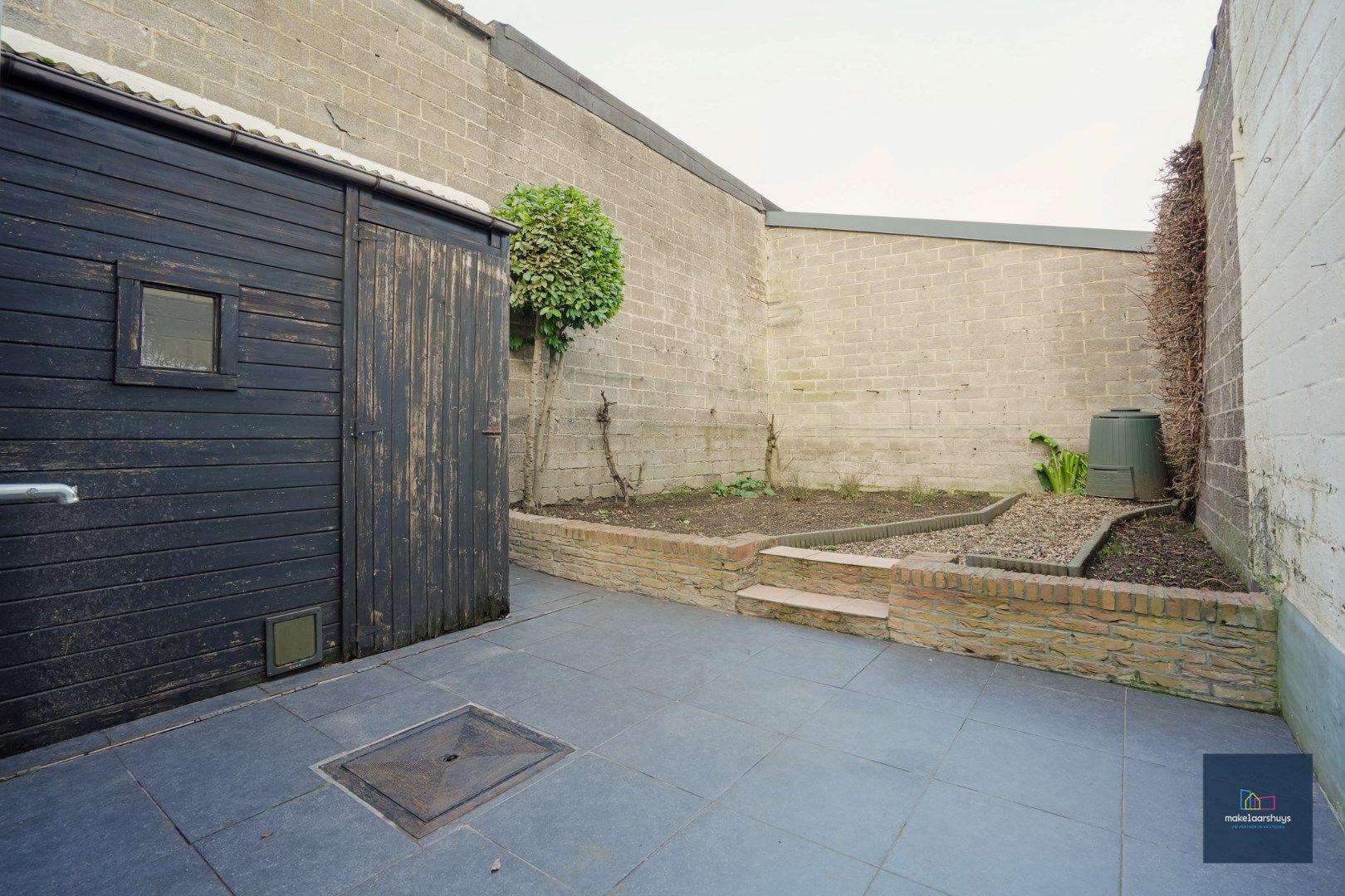 Te renoveren woning met aangename buitenruimte foto 14