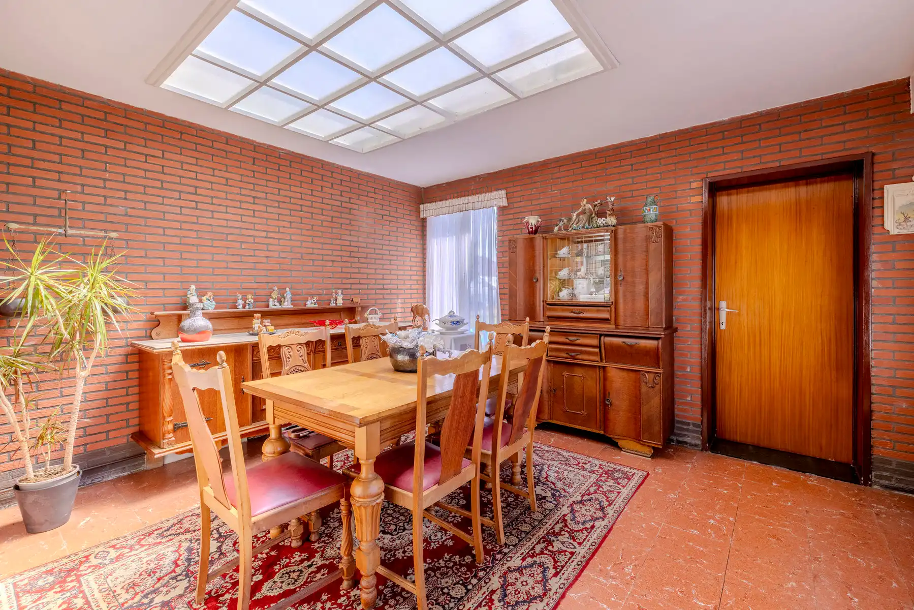 Te renoveren woning met veel potentieel op rustige locatie foto 11