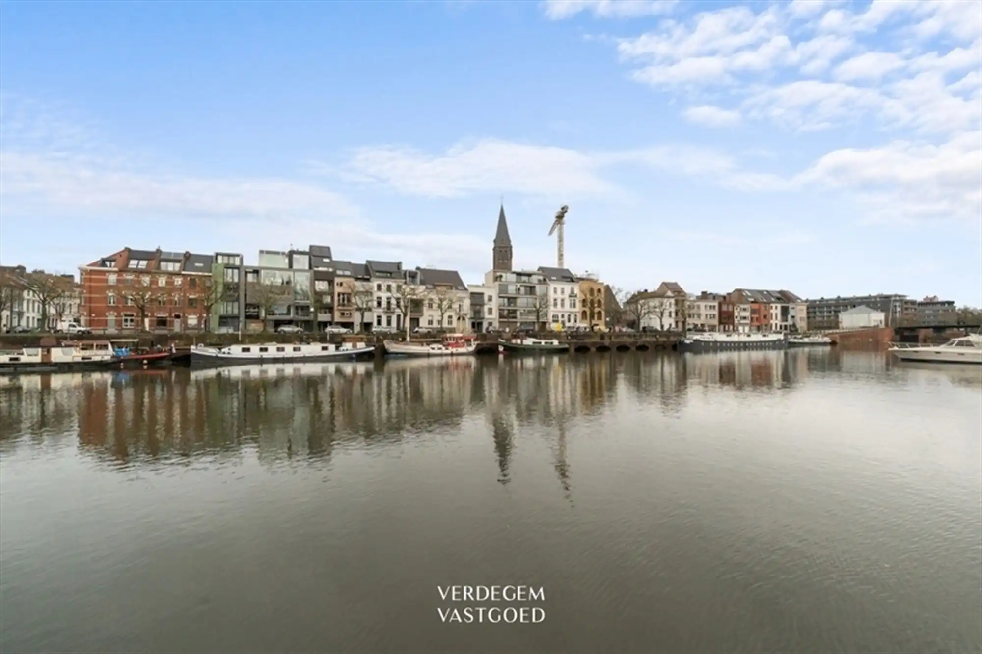 Wonen aan het water: ruim appartement met 2 slaapkamers, 2 terrassen en autostaanplaats foto 18