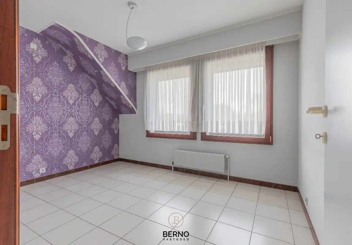 Building met praktijkruimte en 2 appartementen op commerciële locatie foto 19