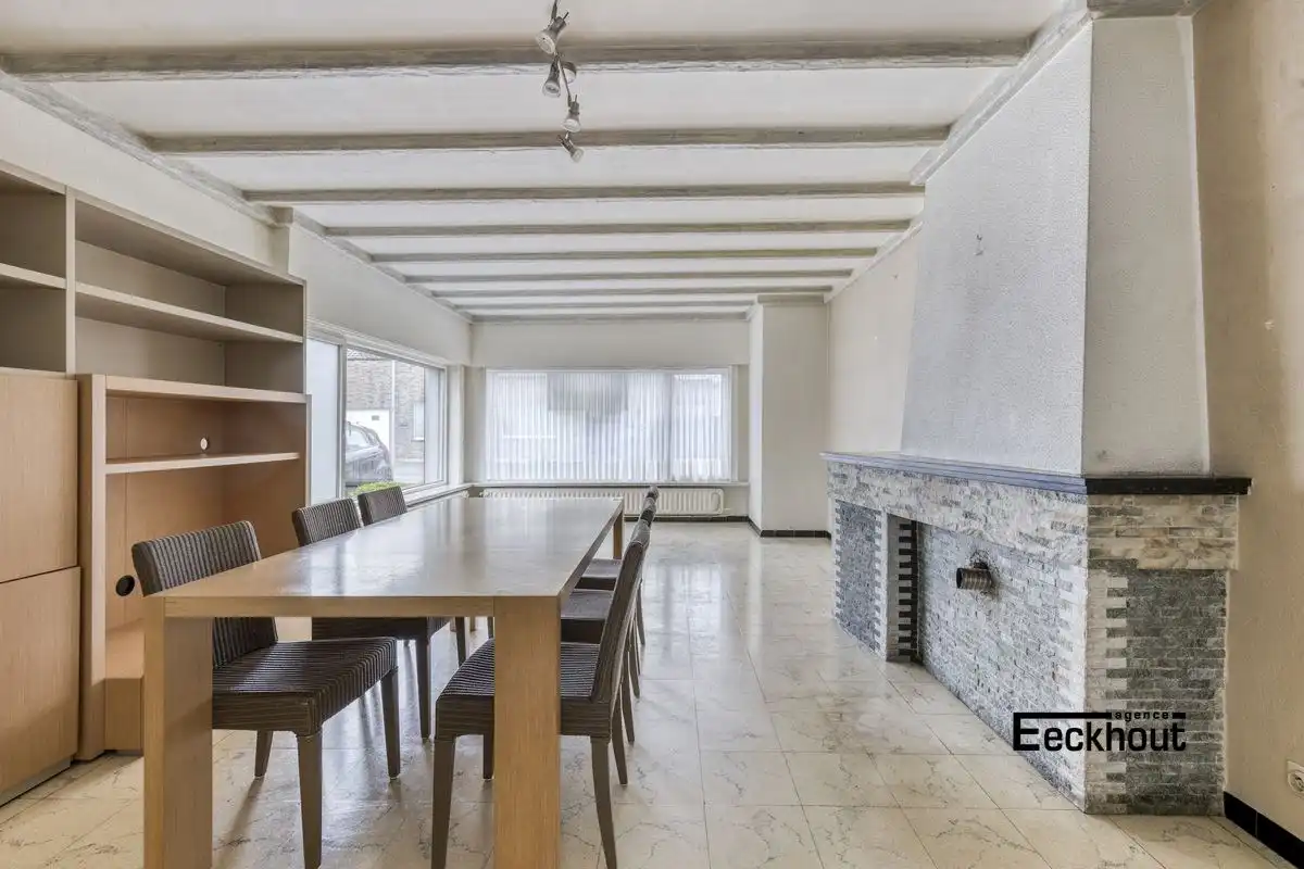 Halfopen bungalow met prachtige tuin en garage! foto 4