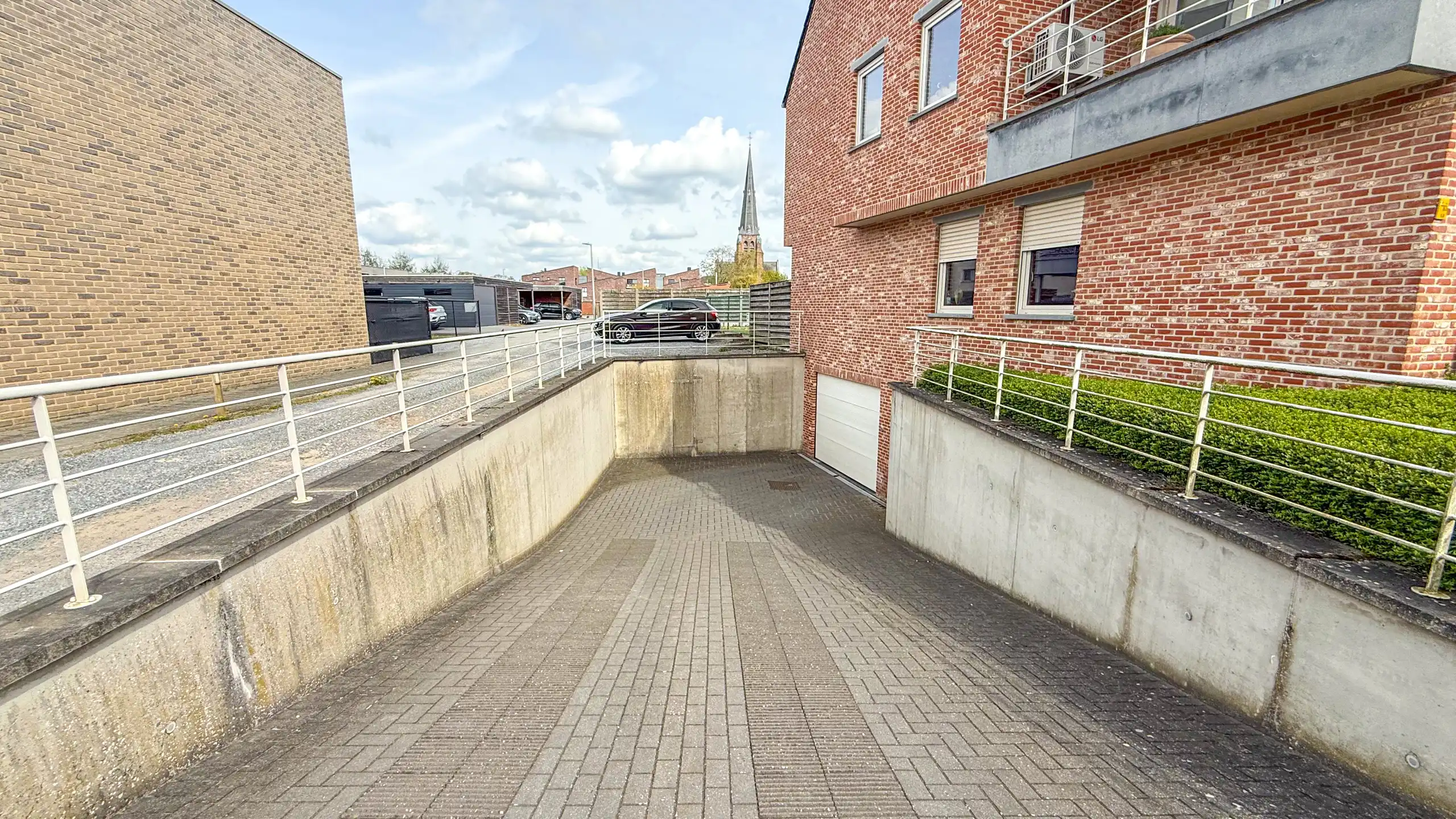 Ruim gelijkvloers appartement met tuin en parking foto 30