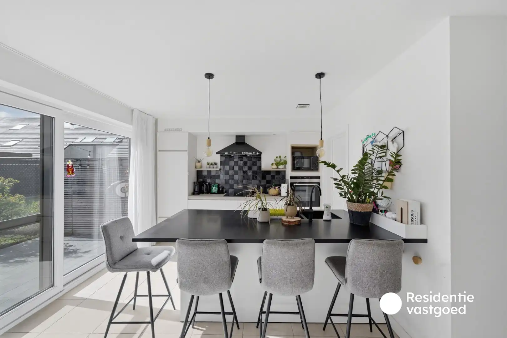 Instapklare woning te koop met garage en tuin! foto 18