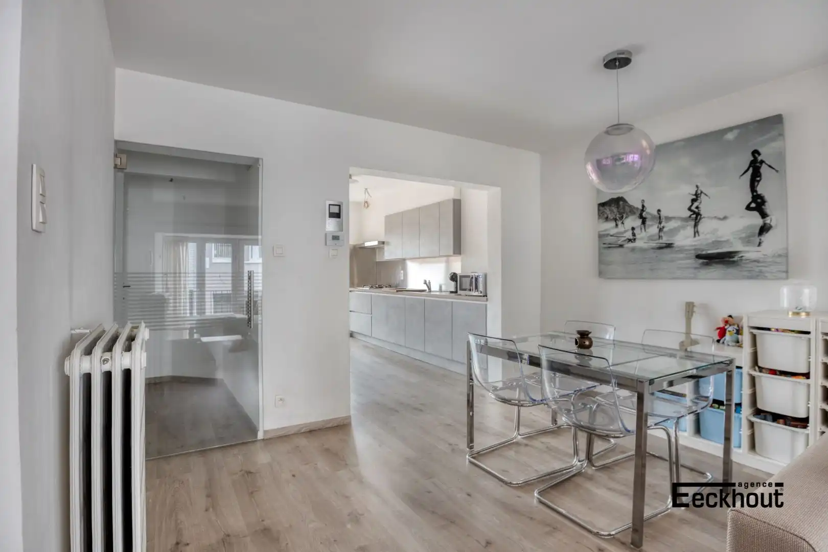 Recent gerenoveerde woning met garage en grote tuin te Bredene! foto {{pictureIndex}}