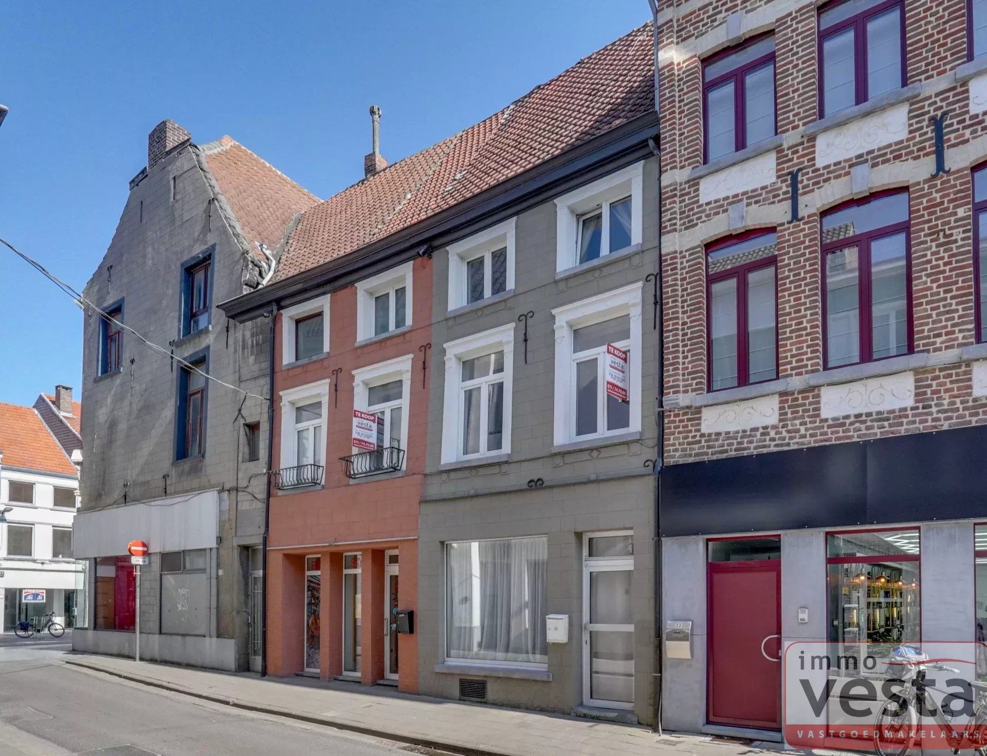 Ruime, te renoveren stadswoning foto 2