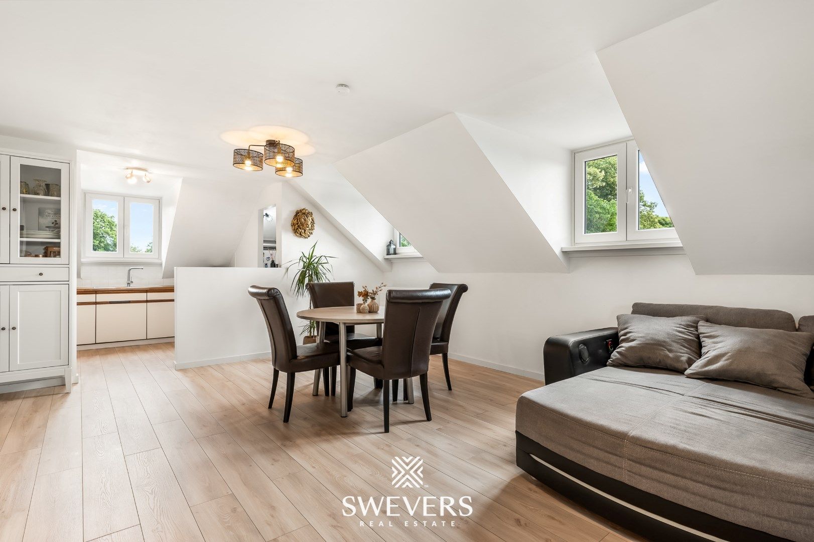 Instapklaar appartement met 2 slaapkamers in centrum Koersel foto {{pictureIndex}}