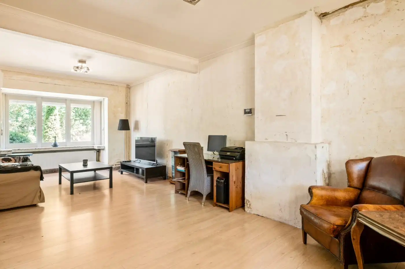 Charmante, te renoveren woning met 2 slpk., garage en tuin foto 4