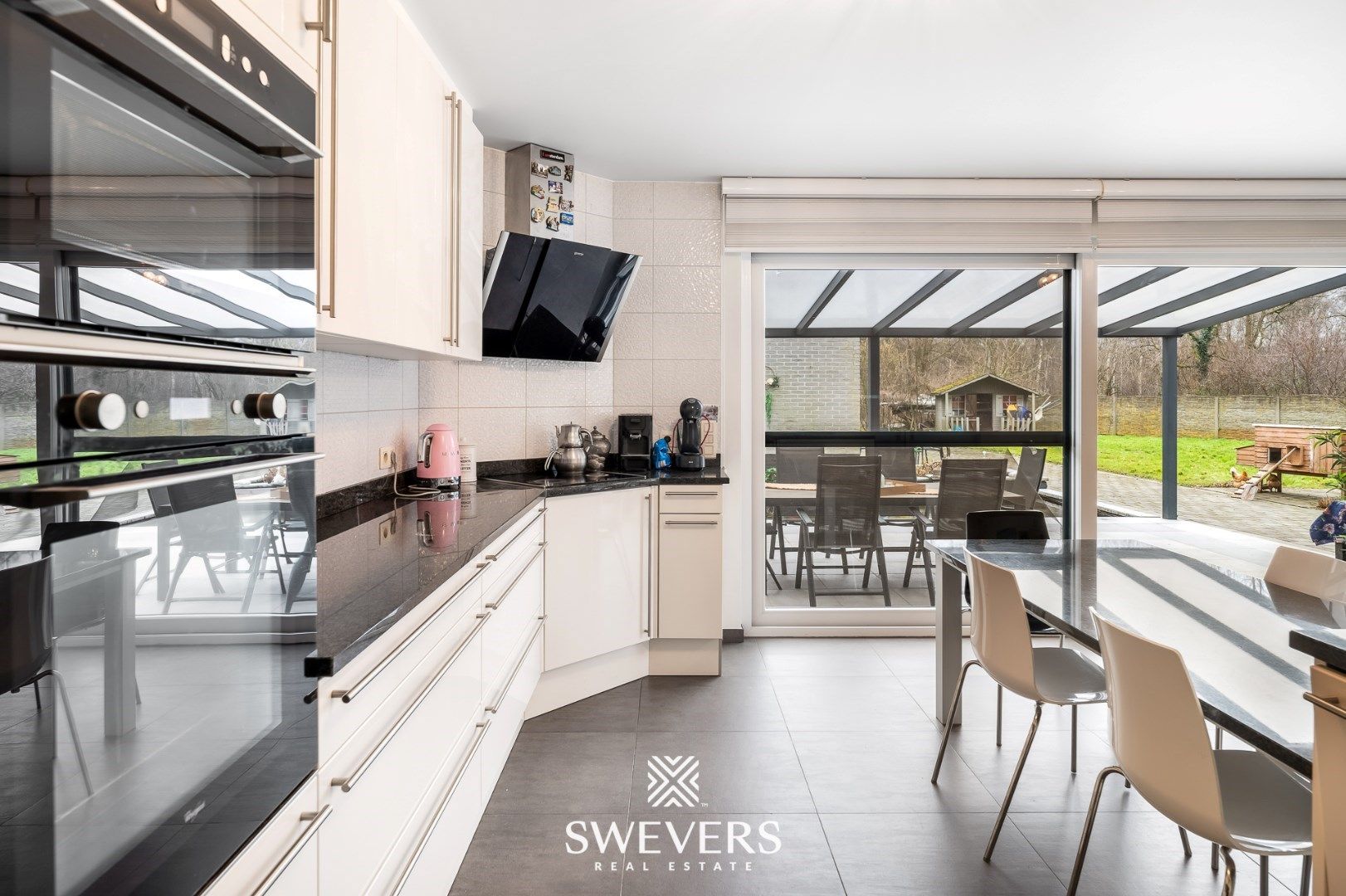 Zeer ruime, instapklare woning met 5 slaapkamers en 3 badkamers in Heusden-Zolder foto 10