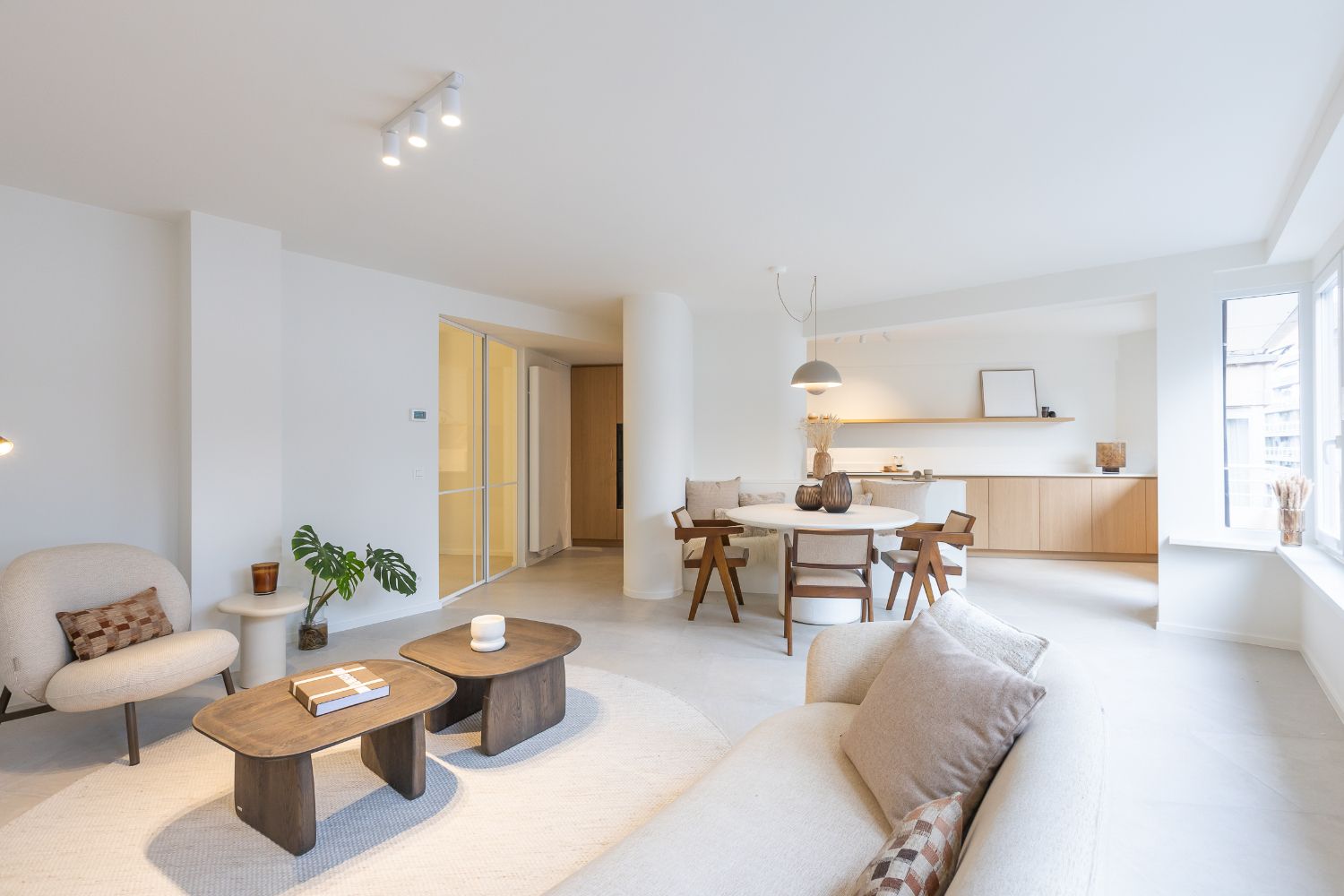 Gerenoveerd twee slaapkamer appartement op centrale ligging te Oostende foto {{pictureIndex}}