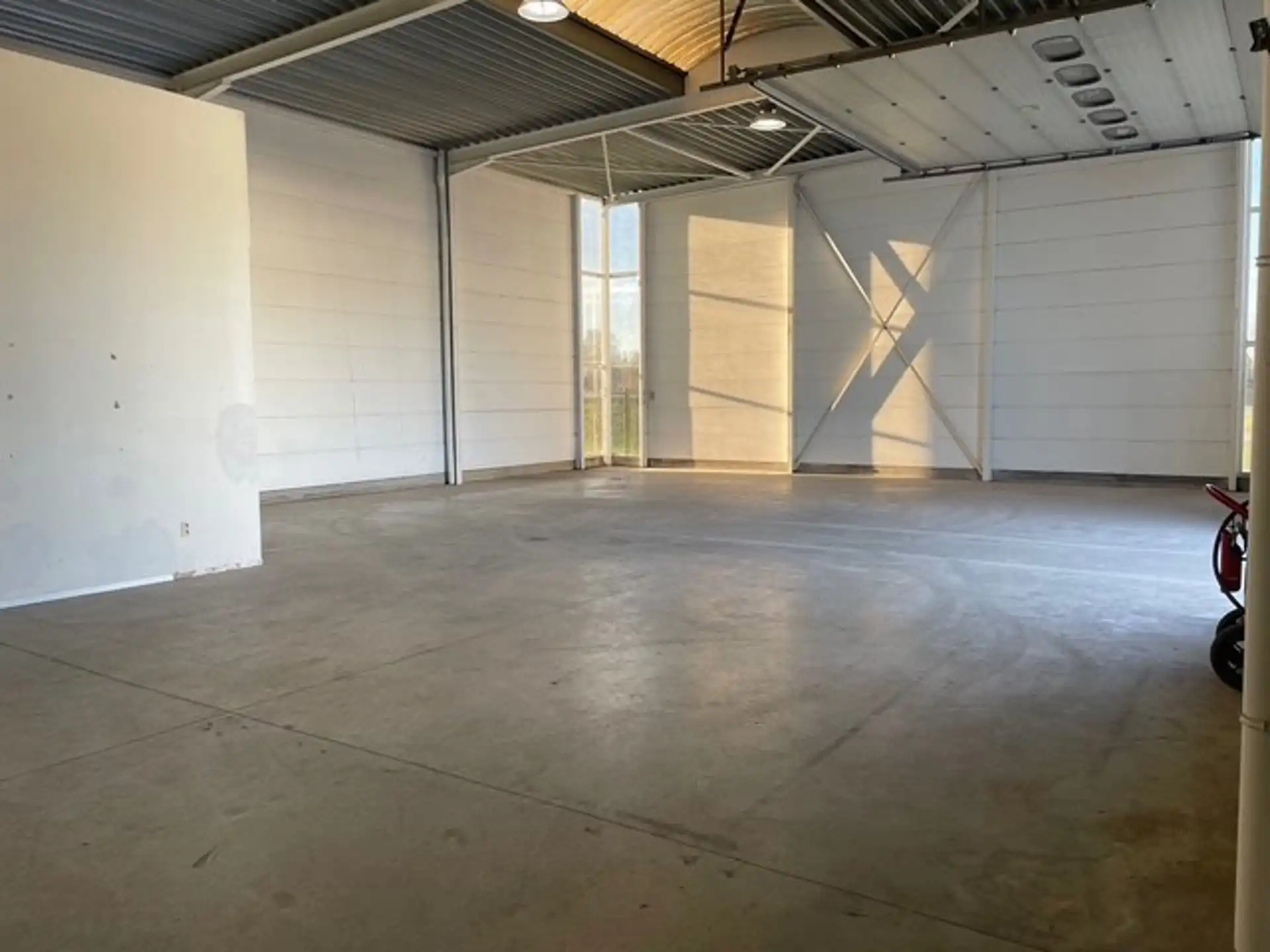 MULTIFUNCTIONEEL BEDRIJFSGEBOUW foto 3