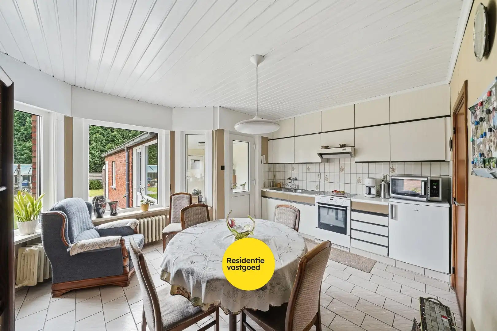 Halfopen woning met 4 slaapkamers, garage en ruime oprit op 429 m² in Oudenburg foto 8