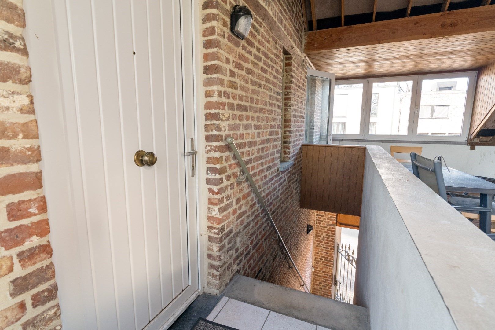Duplexappartement (189 m²) met overdekt terras en garage in een statige herenwoning in het centrum van Hoeselt foto 6