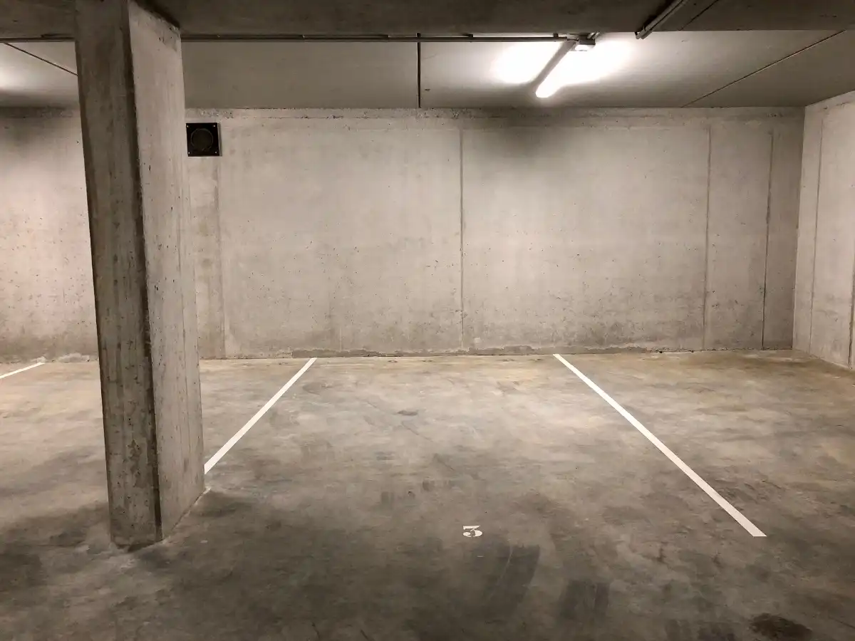 Modern 1 SLPK Appartement met terras en staanplaats foto 17