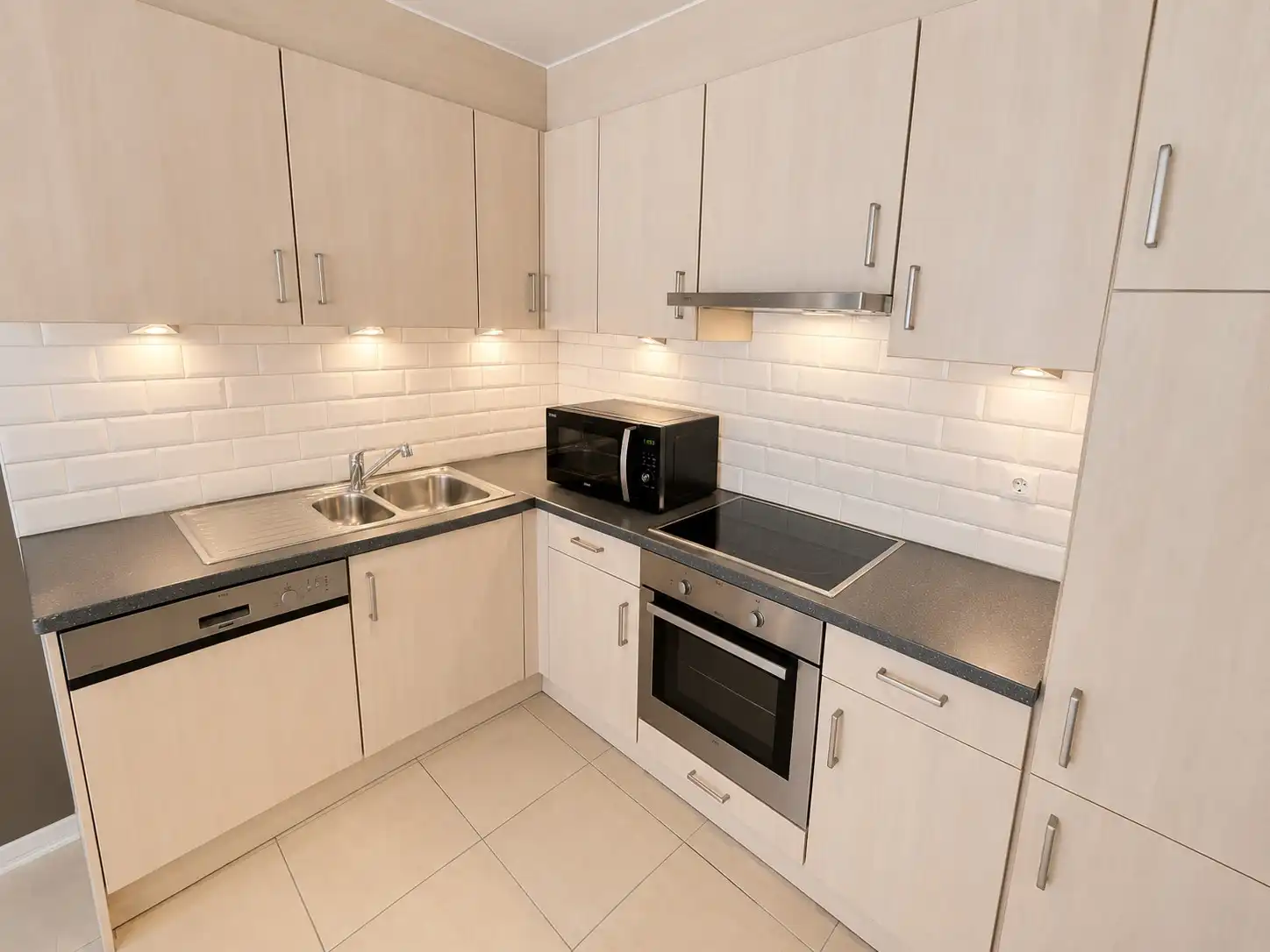 Appartement met 2 slaapkamers op toplocatie in De Haan centrum. foto 4