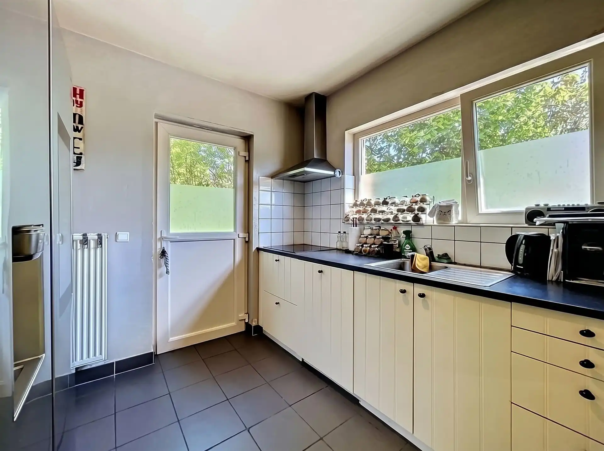 Half open bebouwing met 3 slaapkamers en garagebox op toplocatie!! foto 4