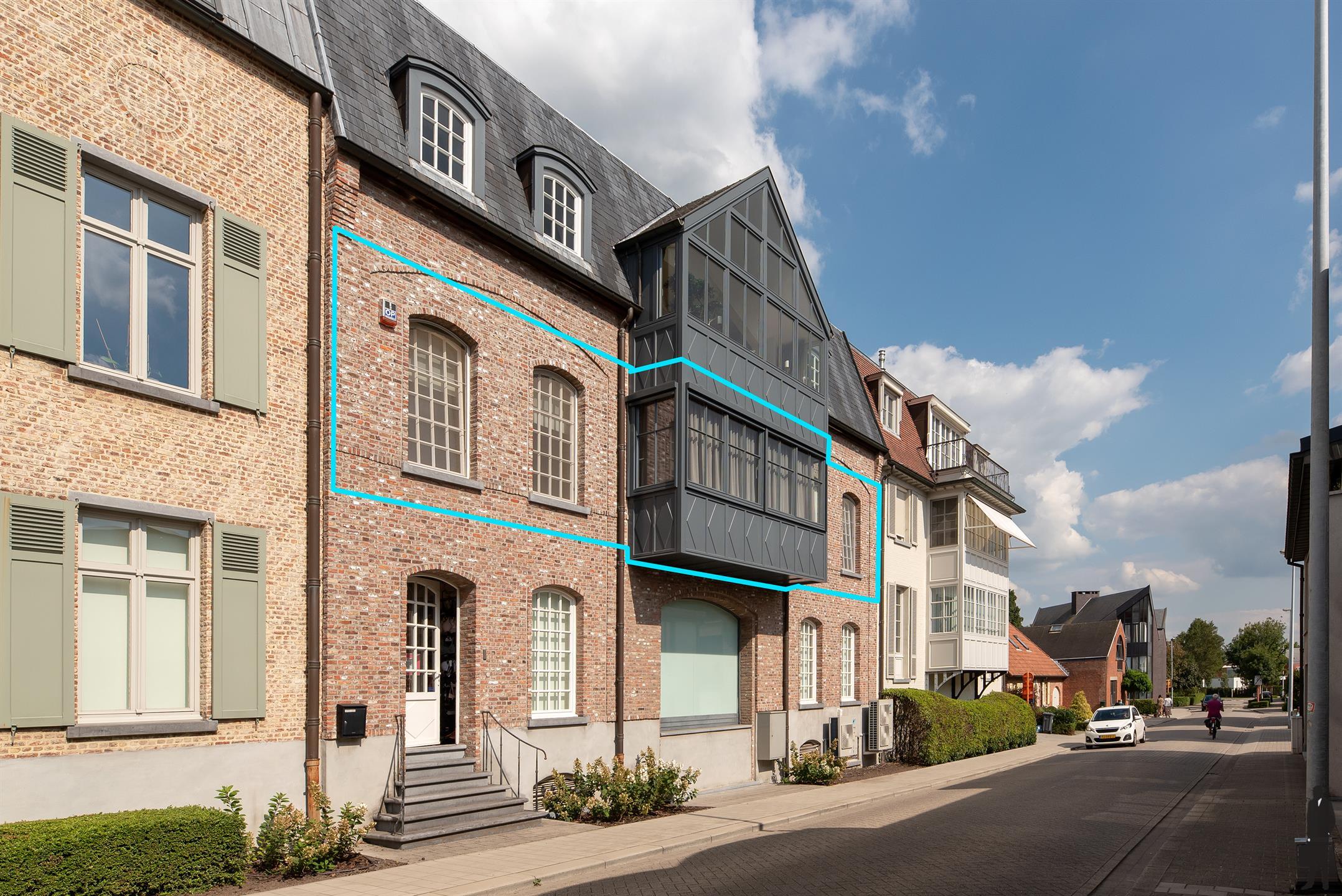 Ruim luxueus appartement in het hartje van  Hoogstraten met een bew. opp. van 180 m². foto 3