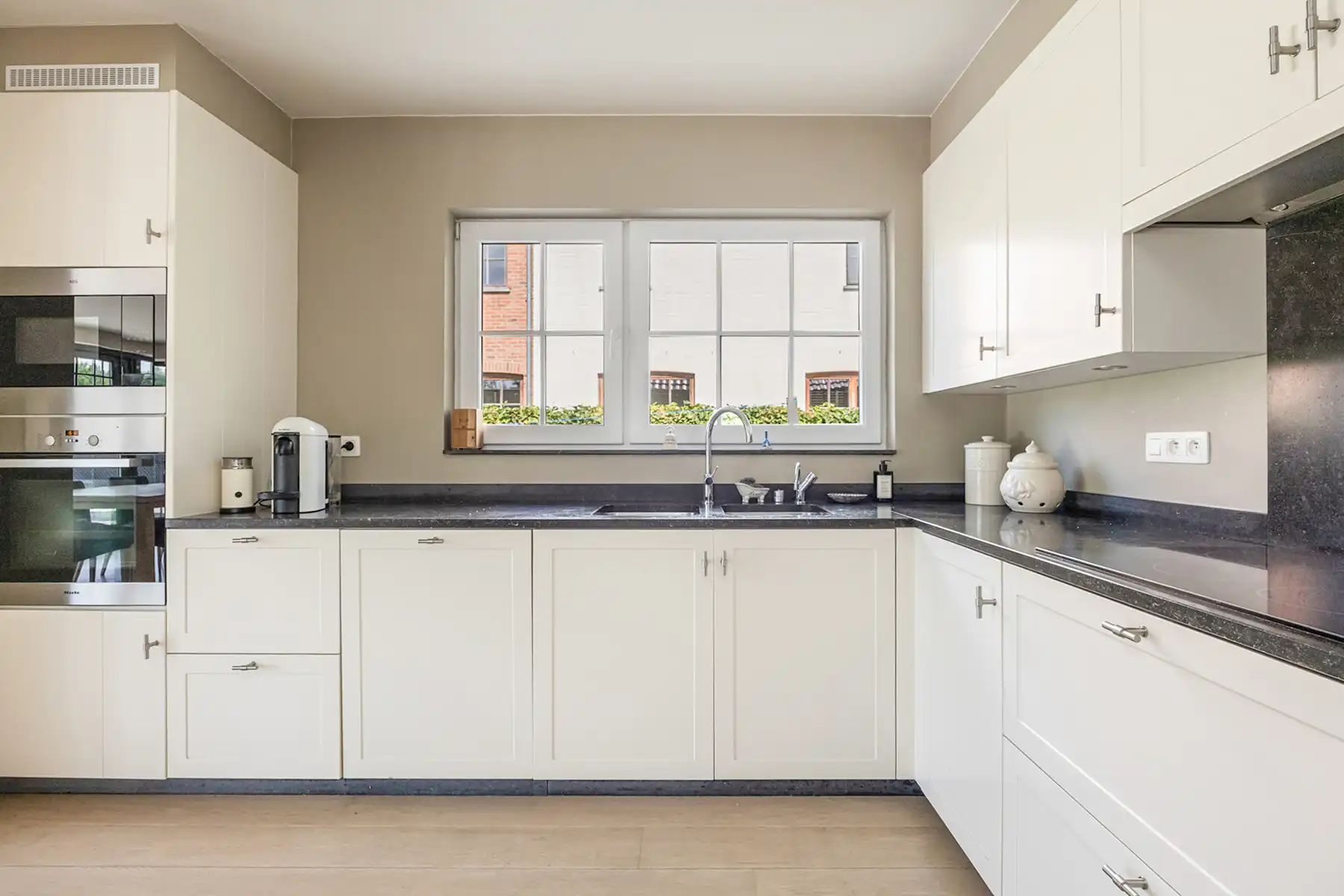 Gelijkvloerse woning met blijvend groen uitzicht op 1.182 m2 foto 11
