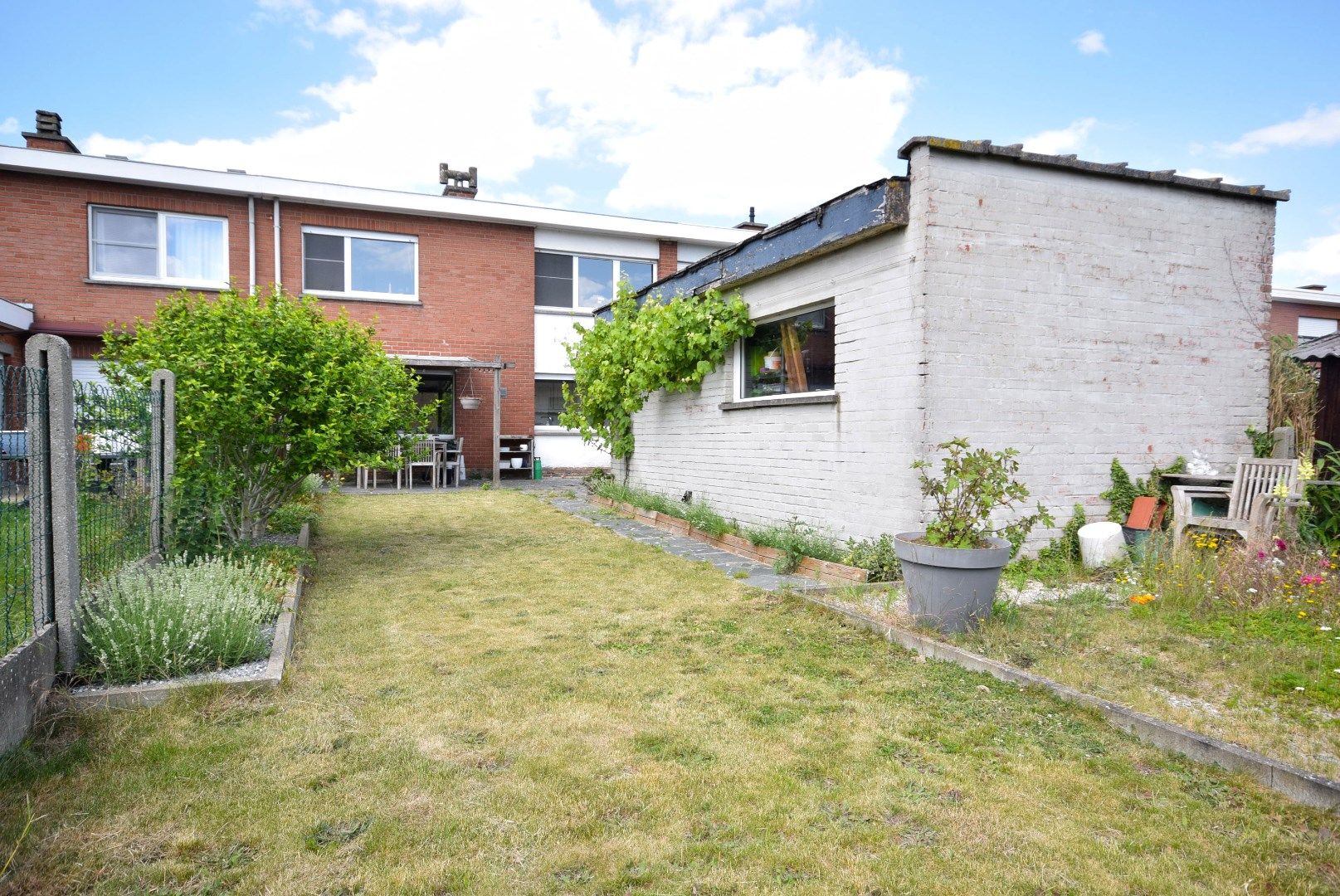 Ruime rijwoning met tuin foto 2