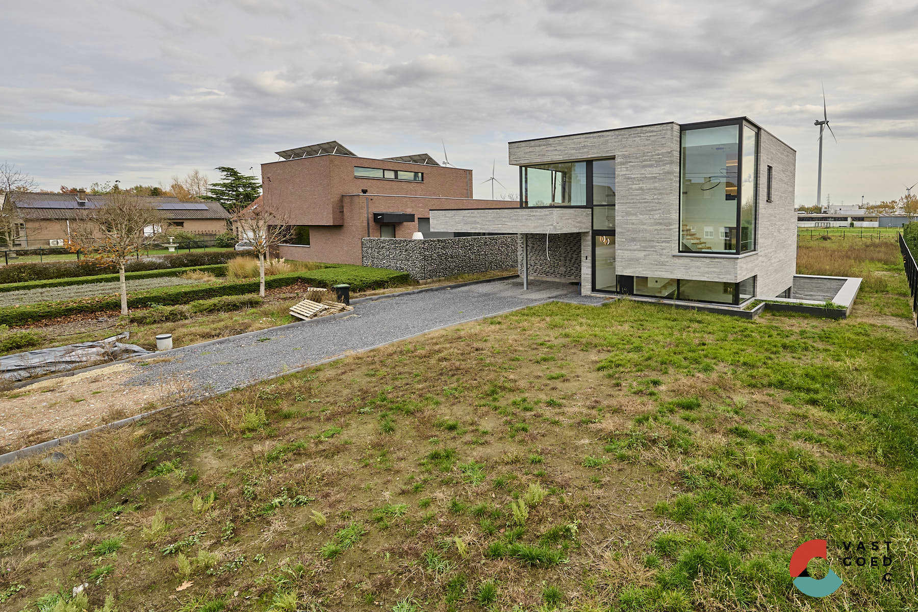 Moderne villa met zwembad op een knap perceel van 16 are. foto 29